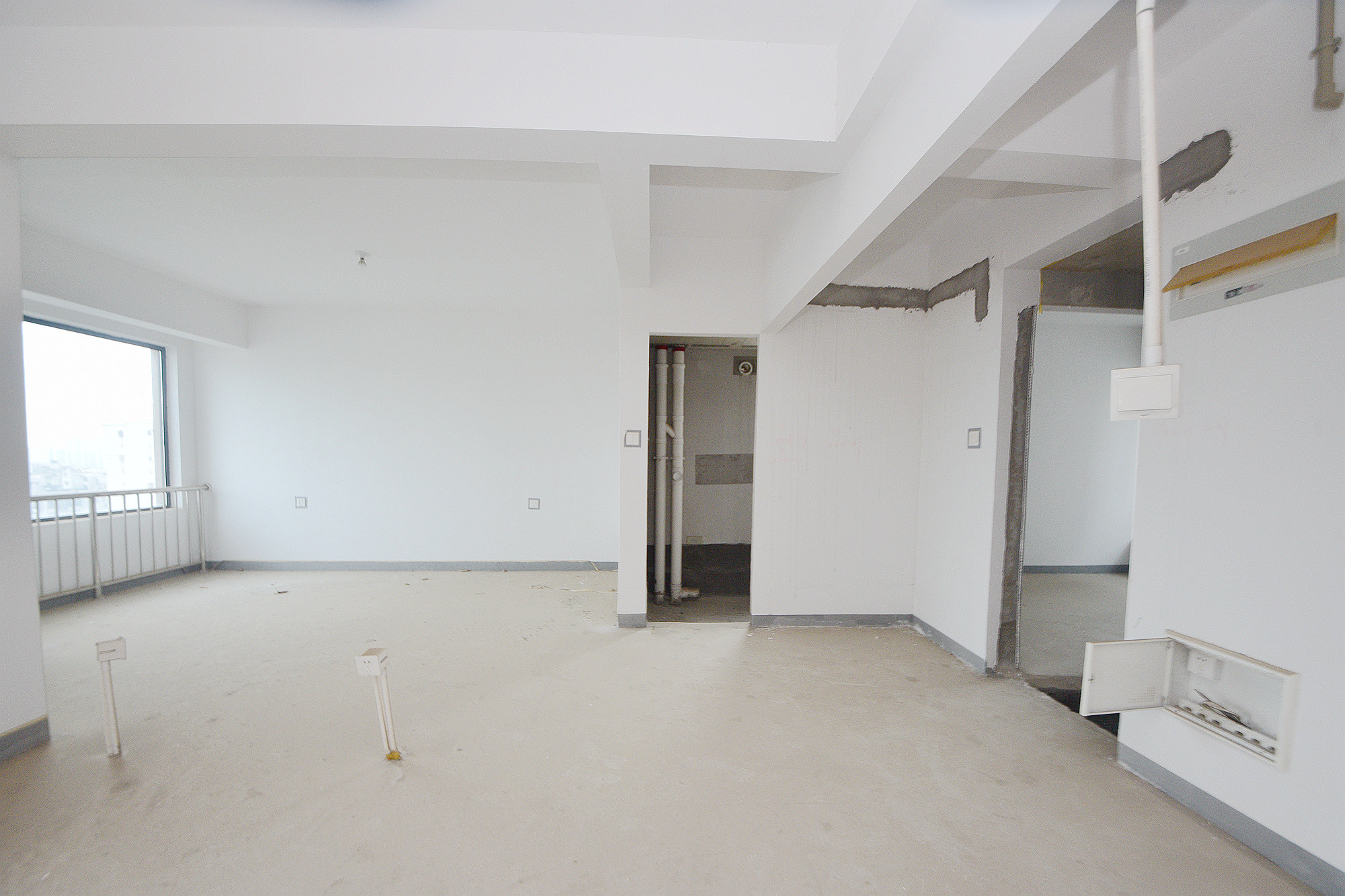 建发中央悦府  4室2厅2卫   235.00万卧室