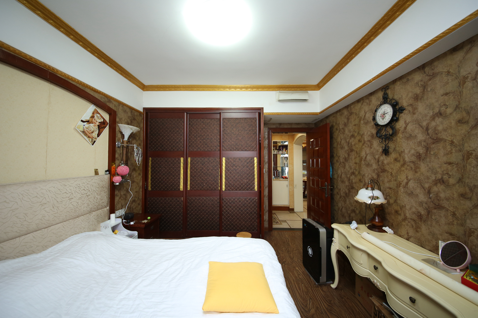 长宝1667  7室2厅2卫   288.00万卧室
