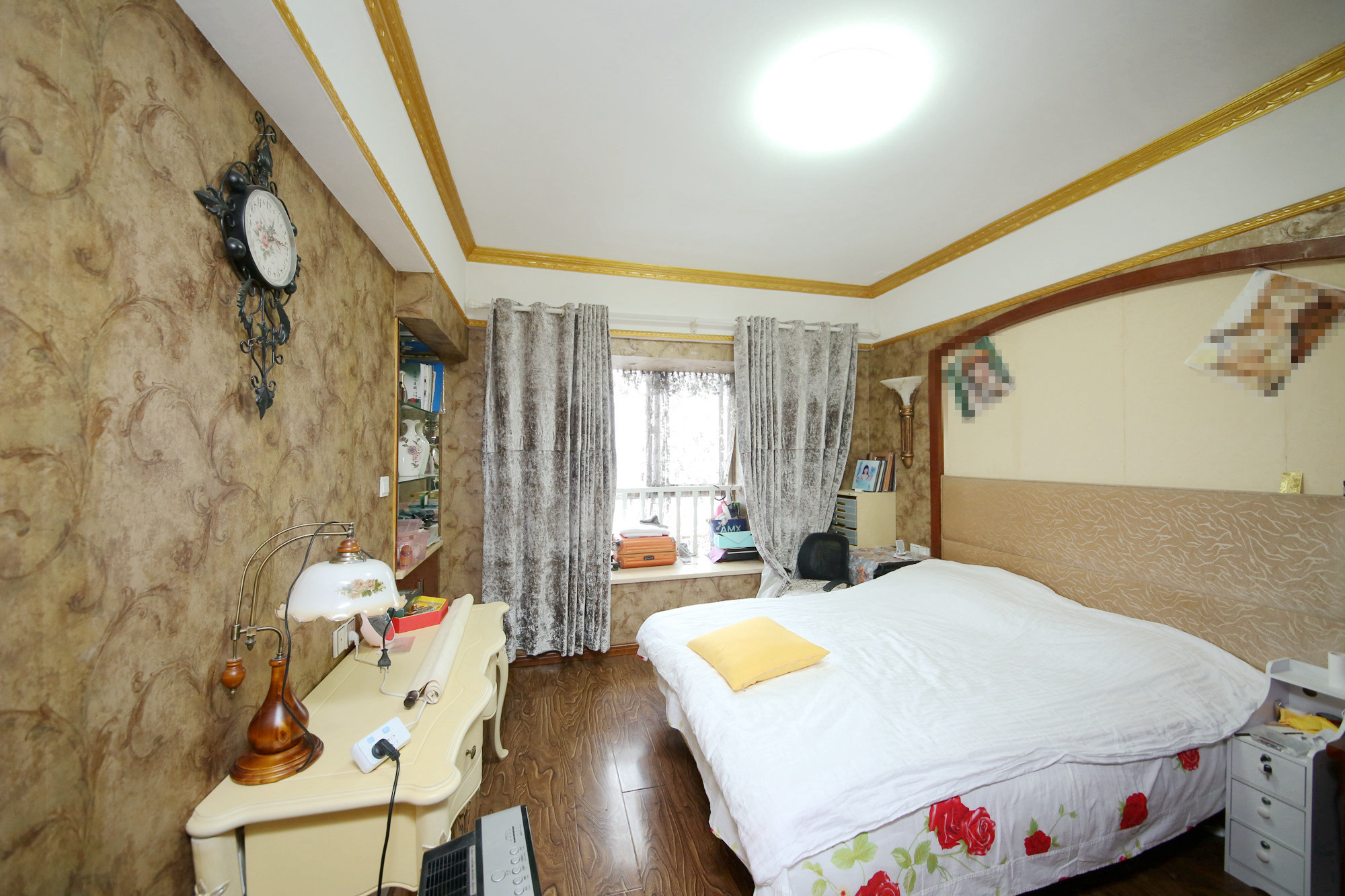 长宝1667  7室2厅2卫   288.00万卧室