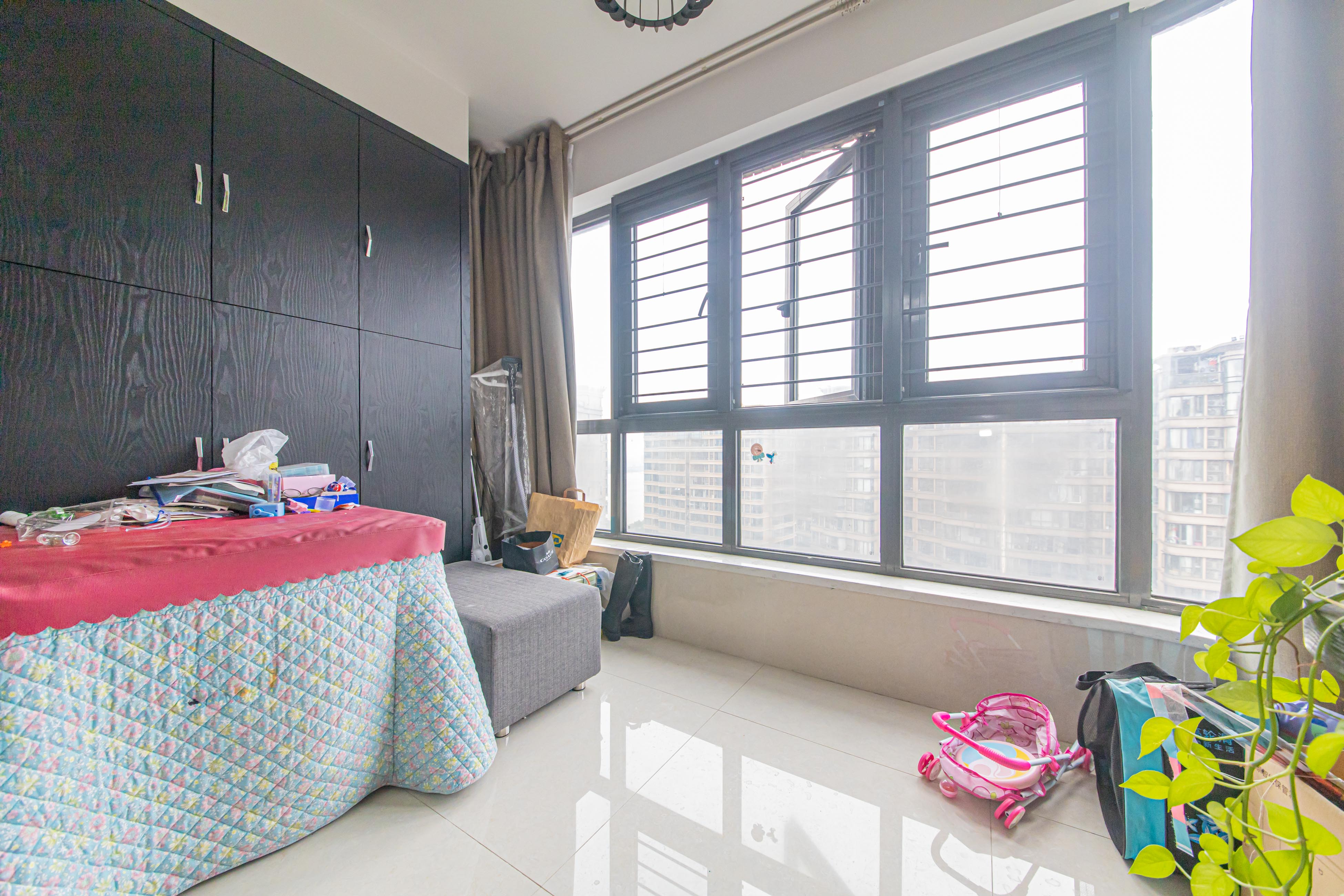 湘江雅颂居 3室2厅2卫 178.00万 湘江雅颂居 3室2厅2卫 178.00万阳台