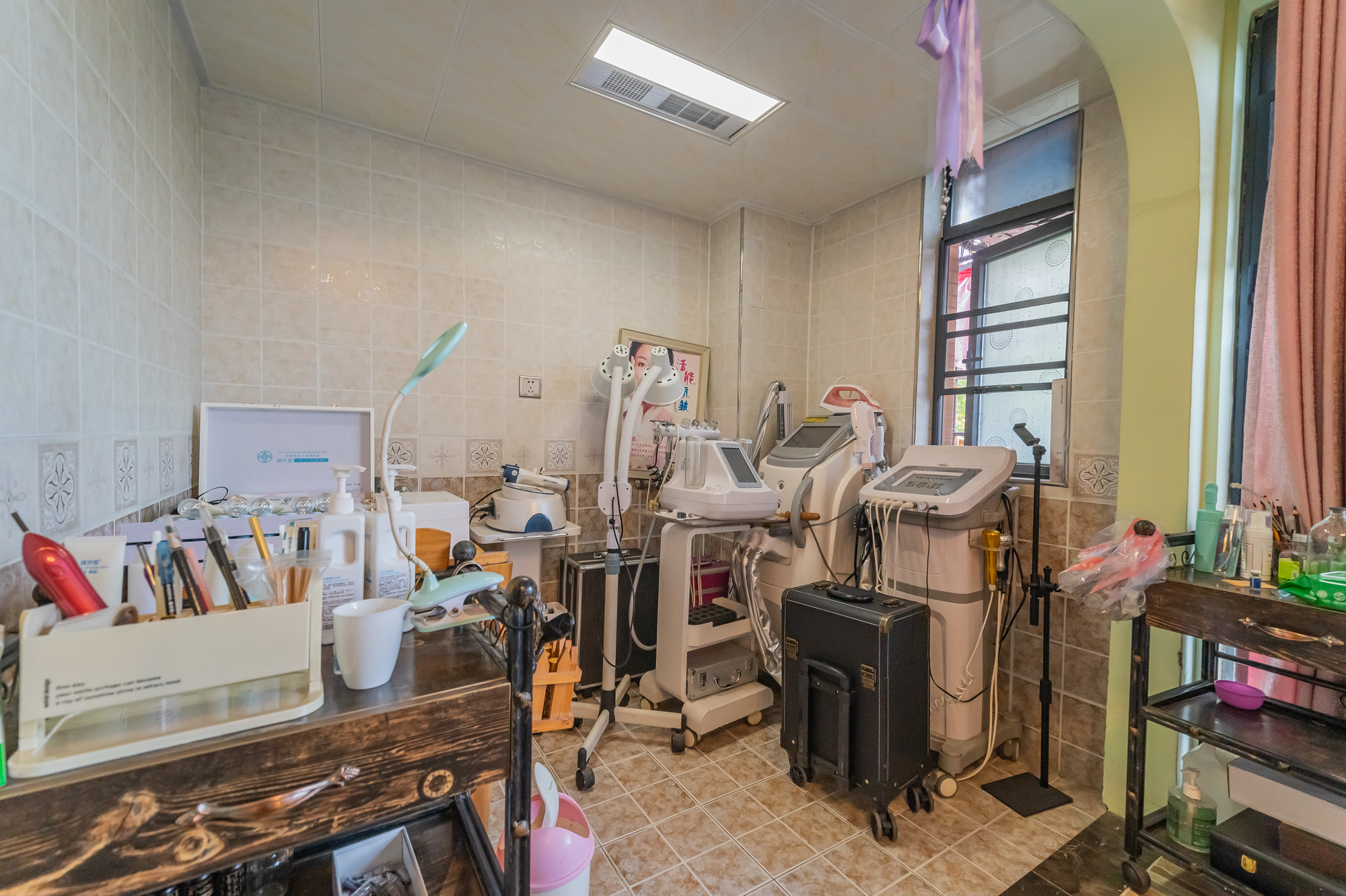 海伦春天  3室2厅2卫   100.00万 海伦春天  3室2厅2卫   100.00万卧室