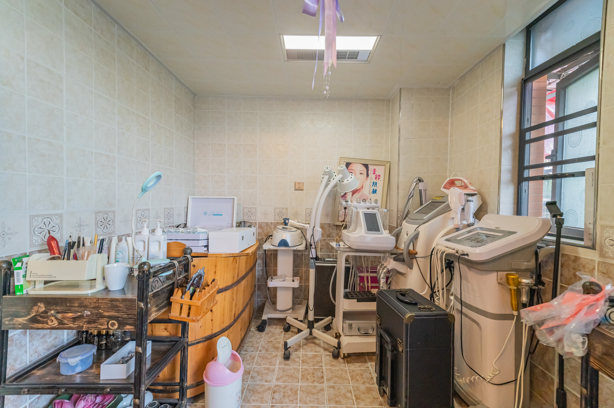 海伦春天  3室2厅2卫   100.00万 海伦春天  3室2厅2卫   100.00万卧室