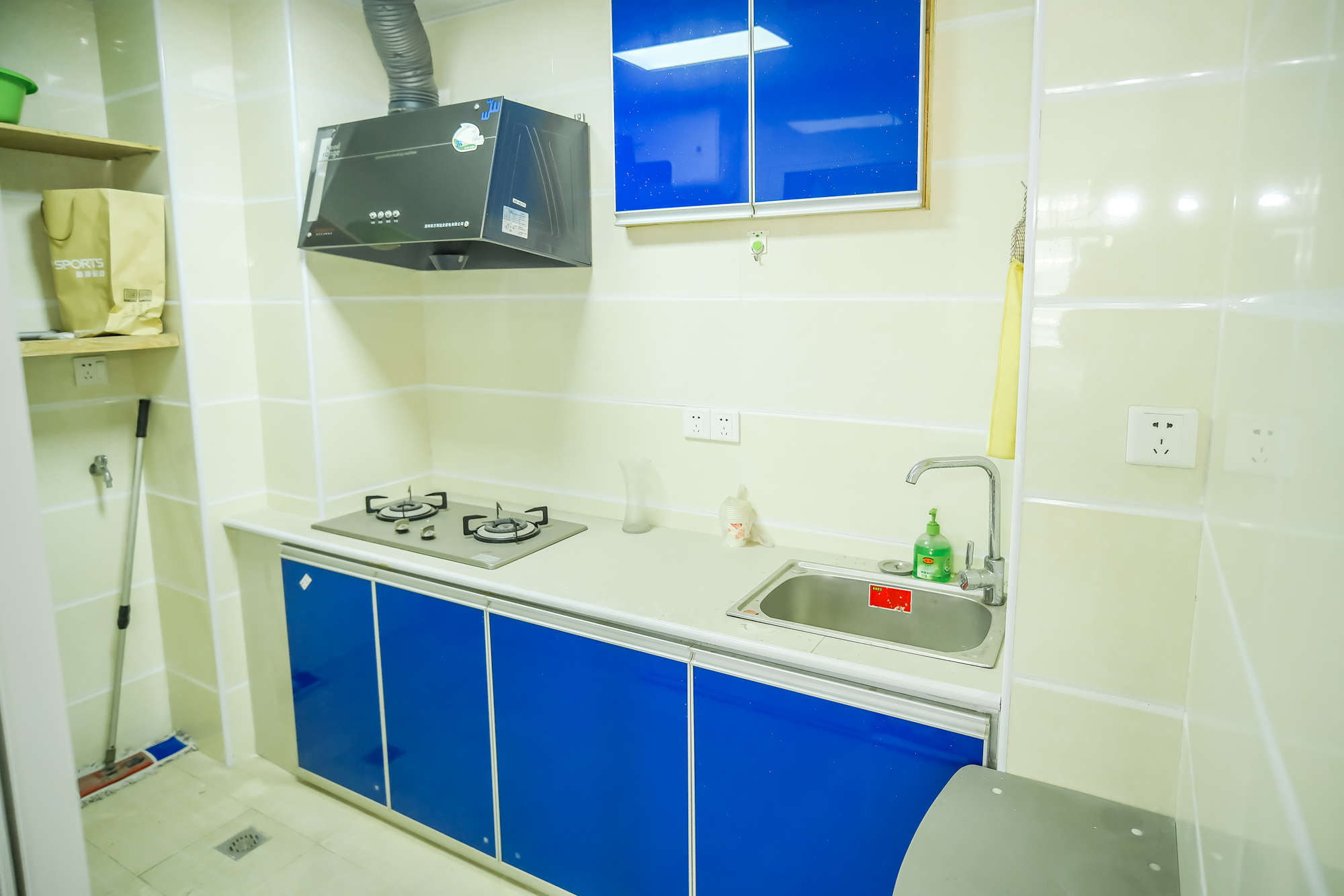 红树湾  1室1厅1卫   25.00万 红树湾  1室1厅1卫   25.00万厨房