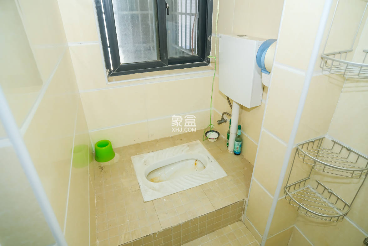 红树湾  1室1厅1卫   25.00万 红树湾  1室1厅1卫   25.00万卫生间