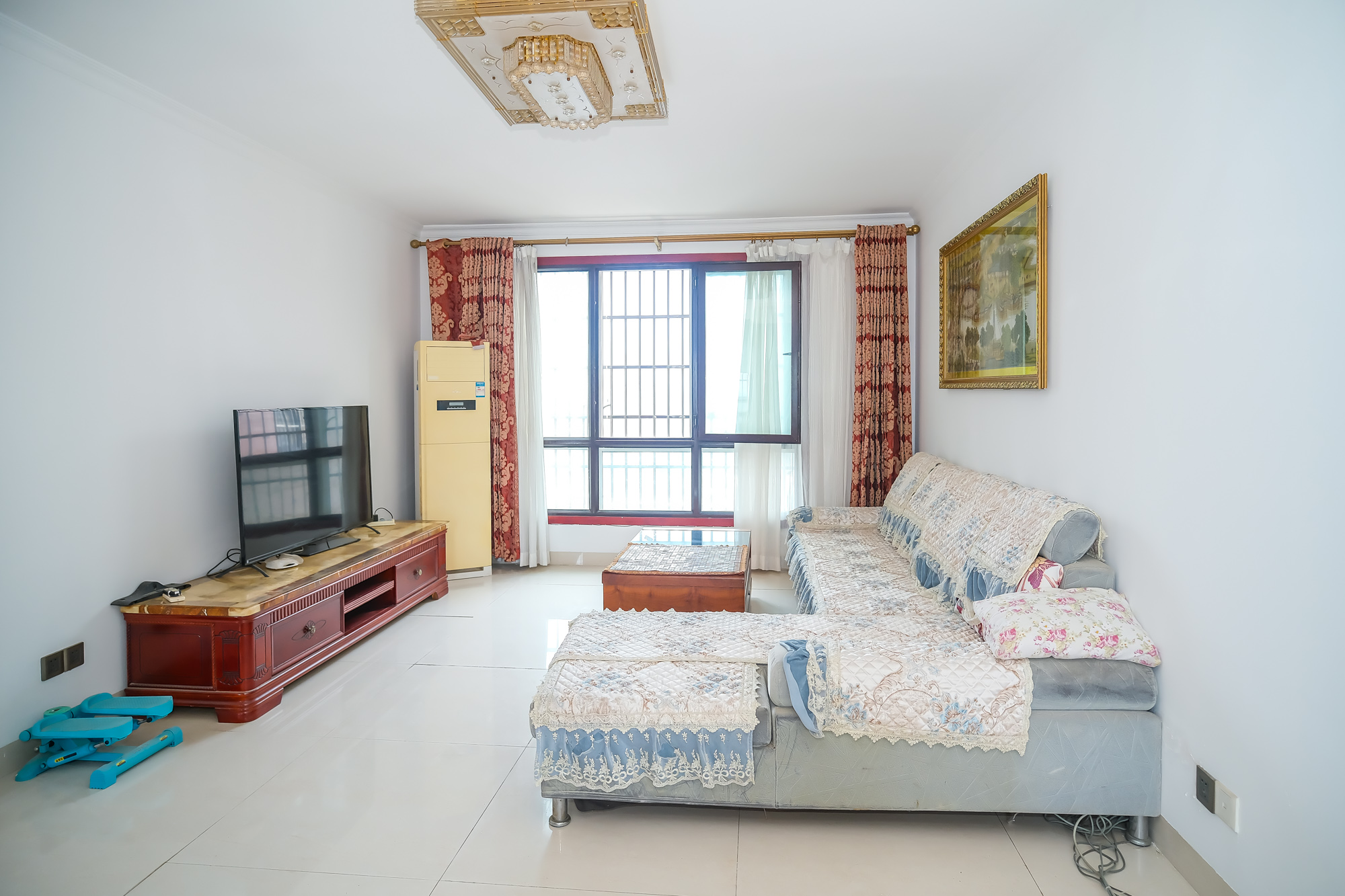 香槟小镇(香槟花苑) 3室2厅2卫 66.80万 香槟小镇(香槟花苑) 3室2厅2卫 66.80万客厅