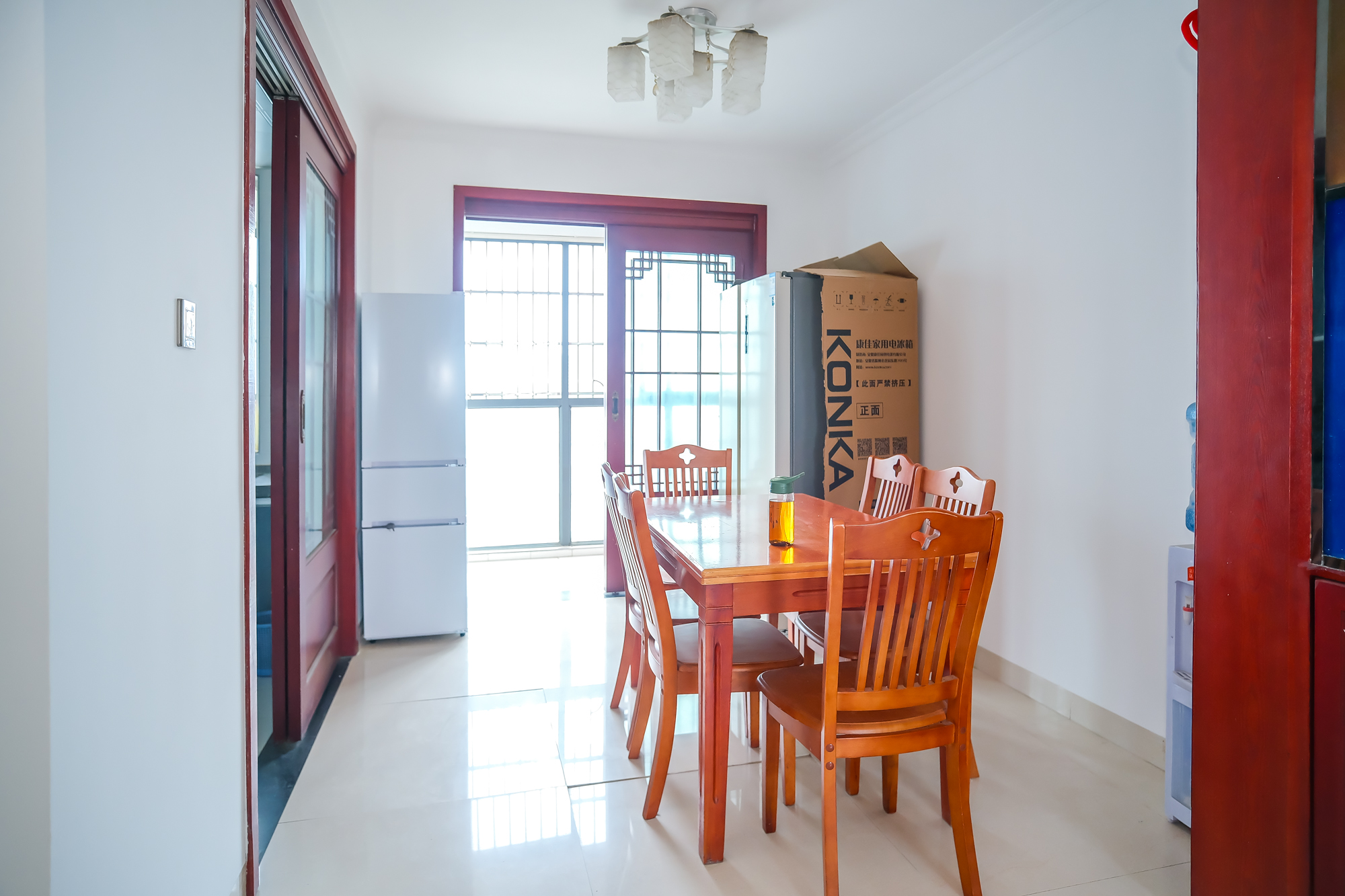 香槟小镇(香槟花苑) 3室2厅2卫 66.80万 香槟小镇(香槟花苑) 3室2厅2卫 66.80万客厅