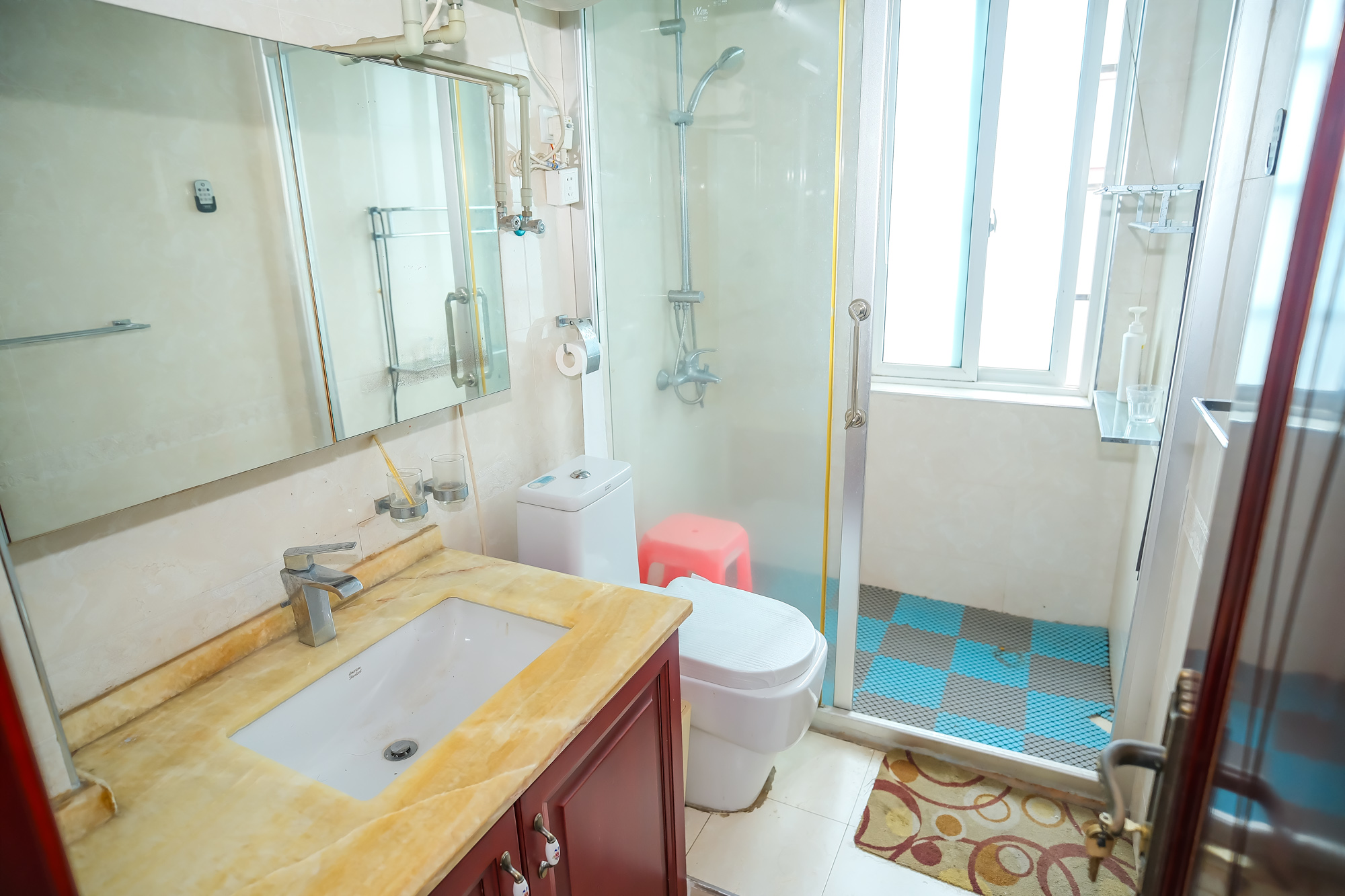 香槟小镇(香槟花苑) 3室2厅2卫 66.80万 香槟小镇(香槟花苑) 3室2厅2卫 66.80万卫生间