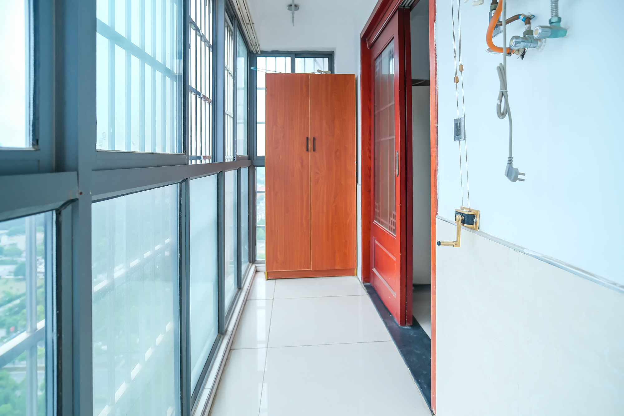 香槟小镇(香槟花苑) 3室2厅2卫 66.80万 香槟小镇(香槟花苑) 3室2厅2卫 66.80万阳台