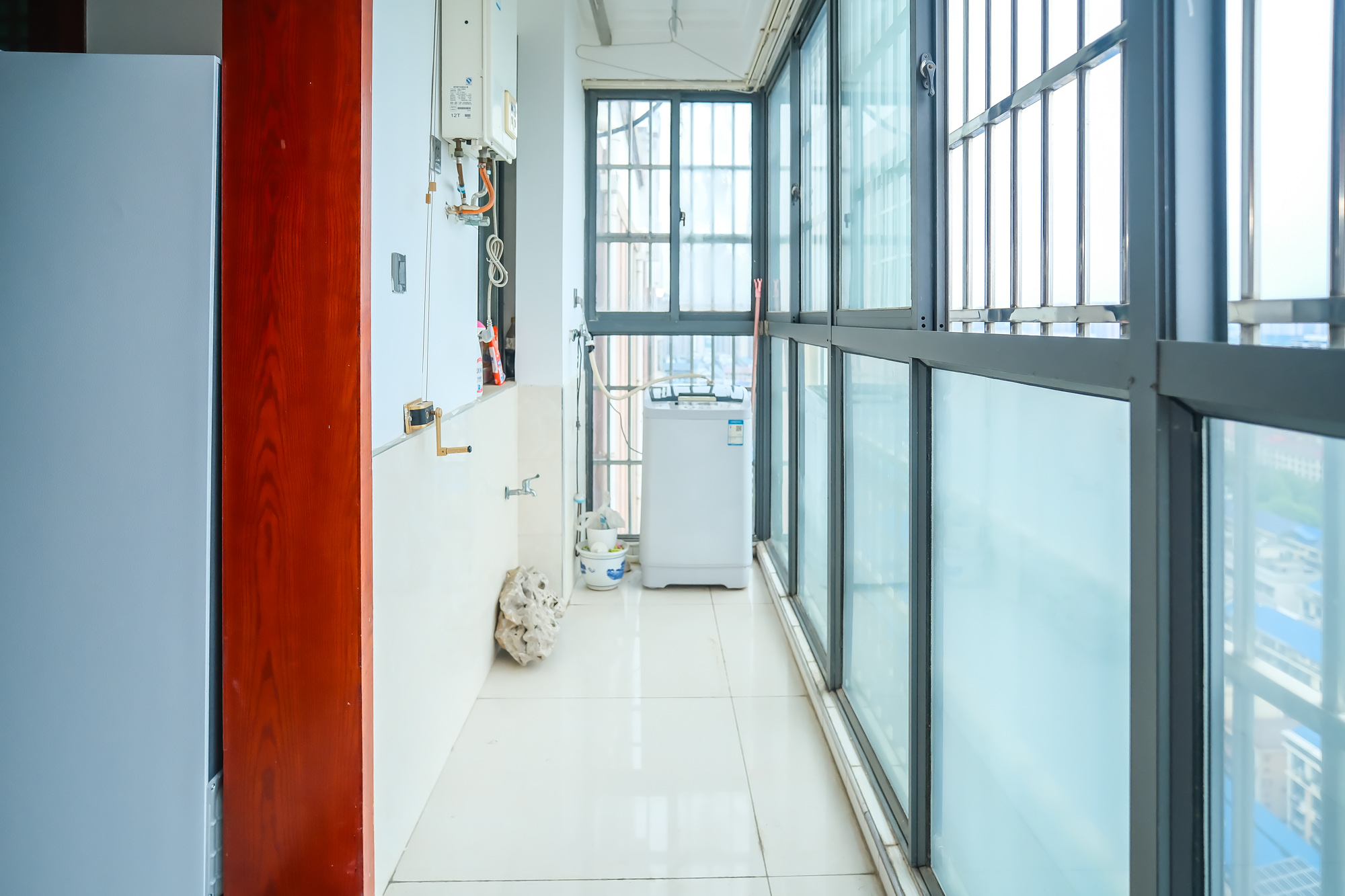 香槟小镇(香槟花苑) 3室2厅2卫 66.80万 香槟小镇(香槟花苑) 3室2厅2卫 66.80万阳台