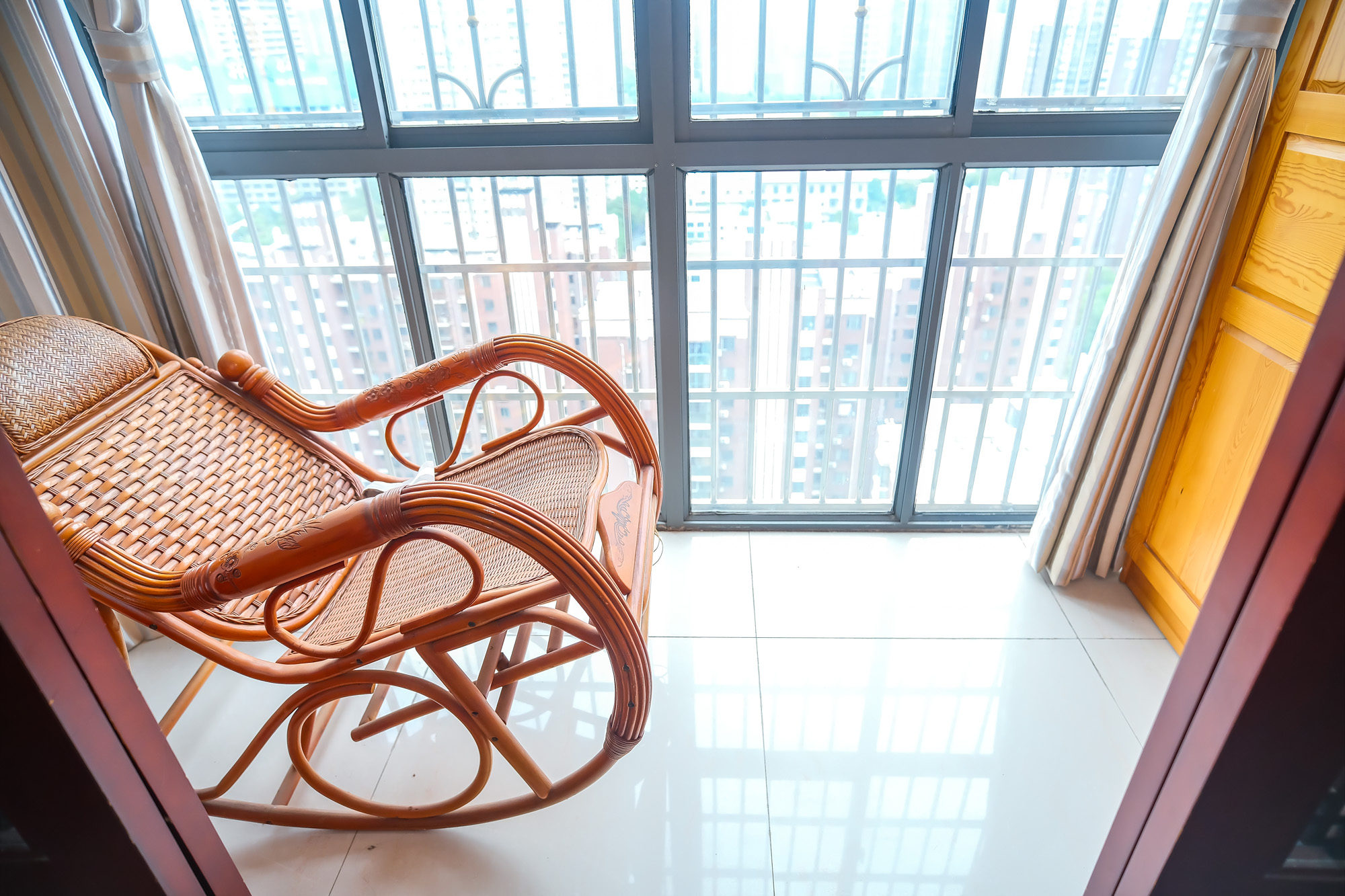 香槟小镇(香槟花苑) 3室2厅2卫 66.80万 香槟小镇(香槟花苑) 3室2厅2卫 66.80万阳台