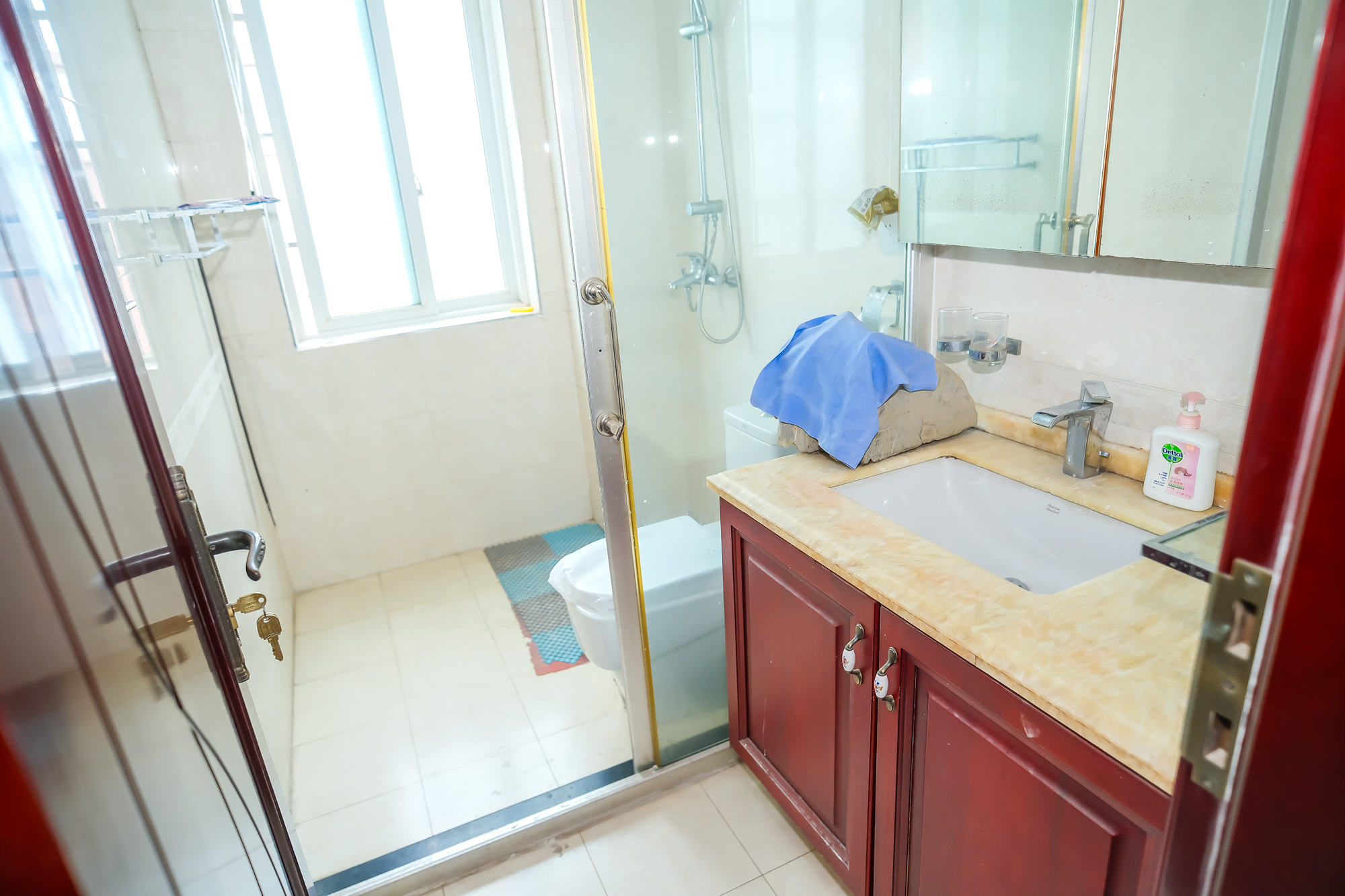 香槟小镇(香槟花苑) 3室2厅2卫 66.80万 香槟小镇(香槟花苑) 3室2厅2卫 66.80万卫生间