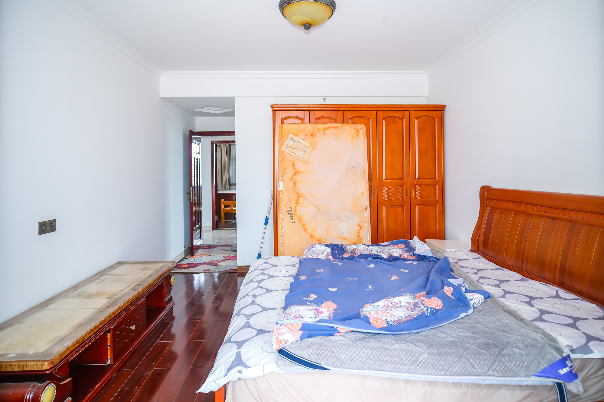 香槟小镇(香槟花苑) 3室2厅2卫 66.80万 香槟小镇(香槟花苑) 3室2厅2卫 66.80万卧室