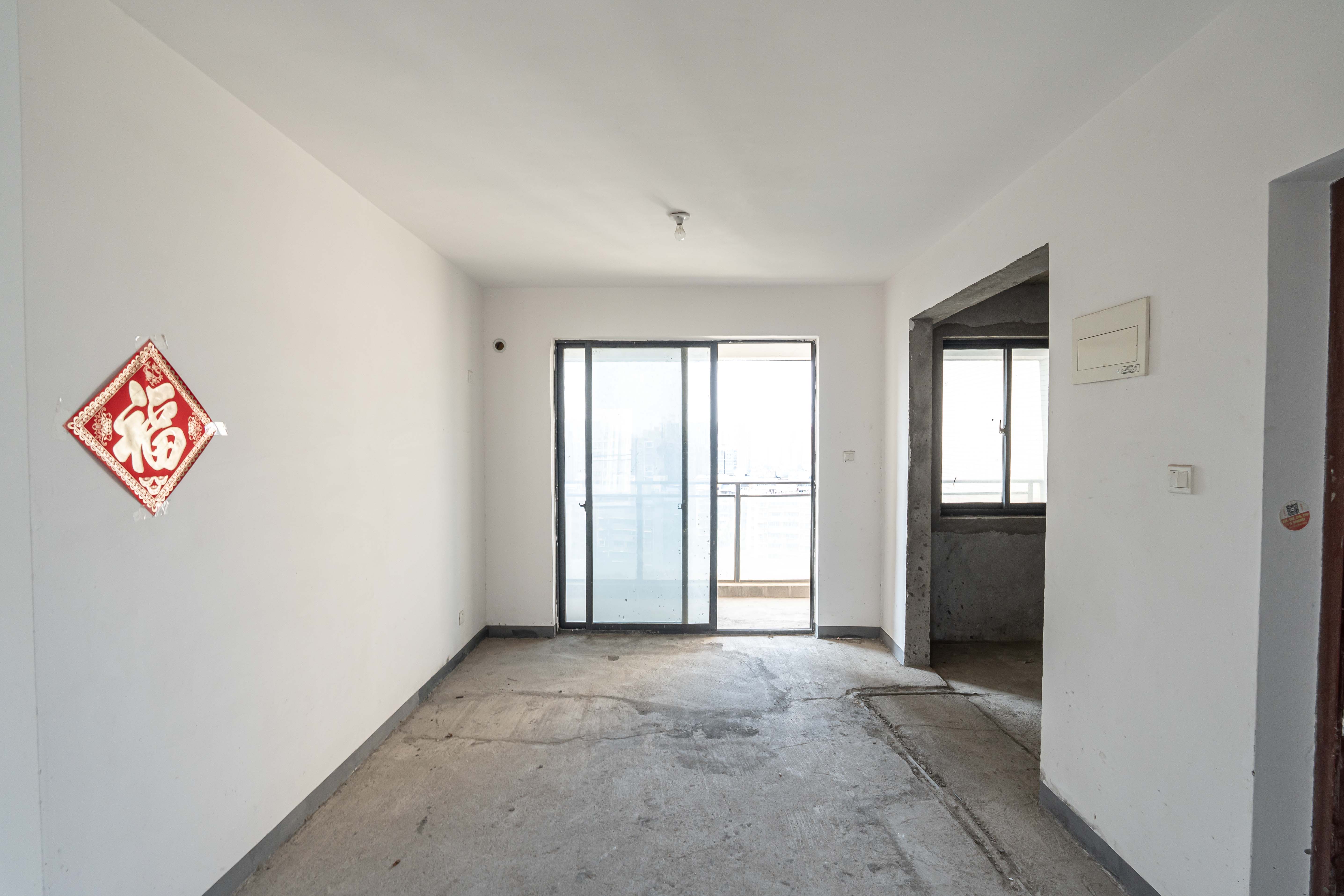 融科东南海  4室2厅2卫    180.0万客厅