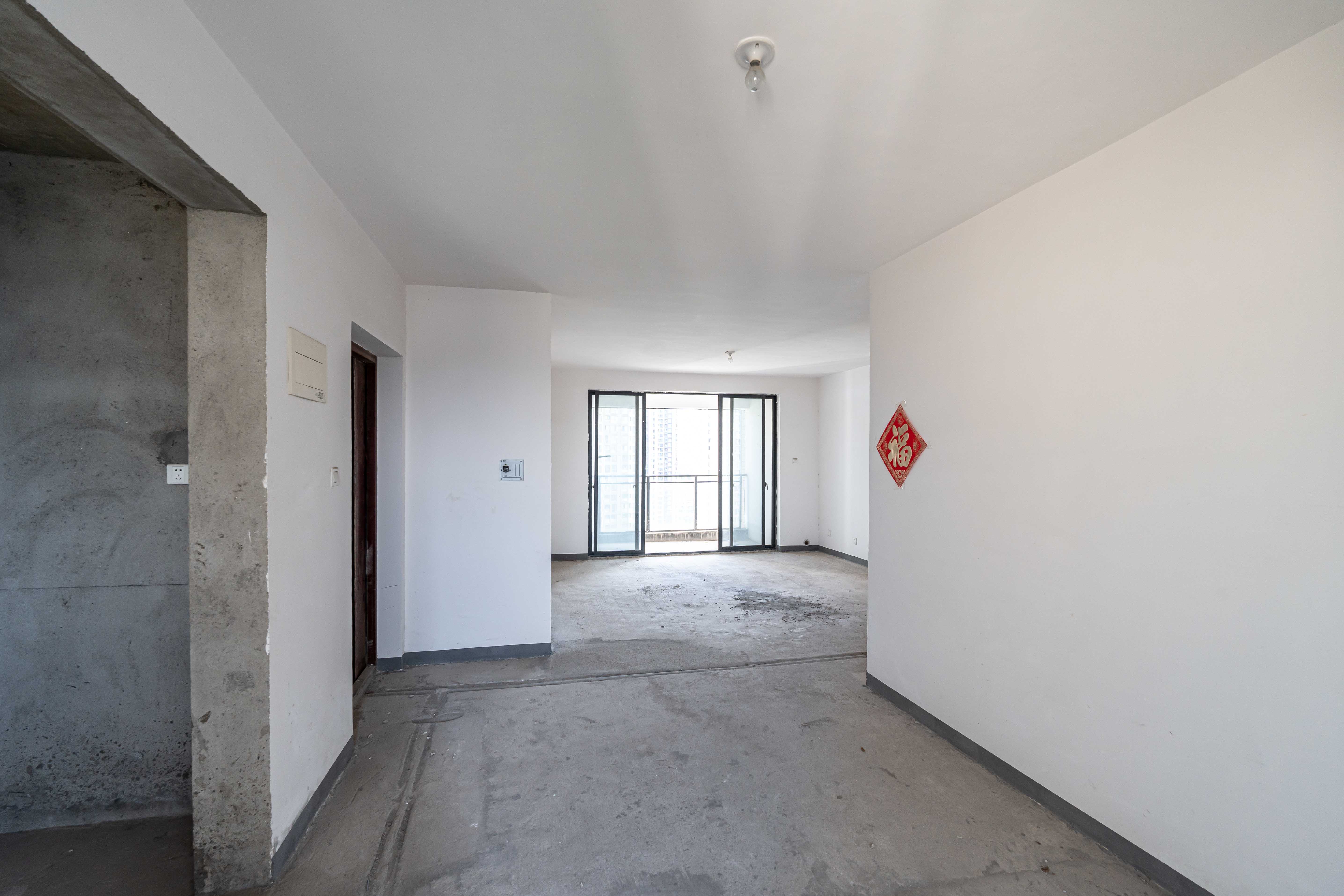 融科东南海  4室2厅2卫    180.0万客厅