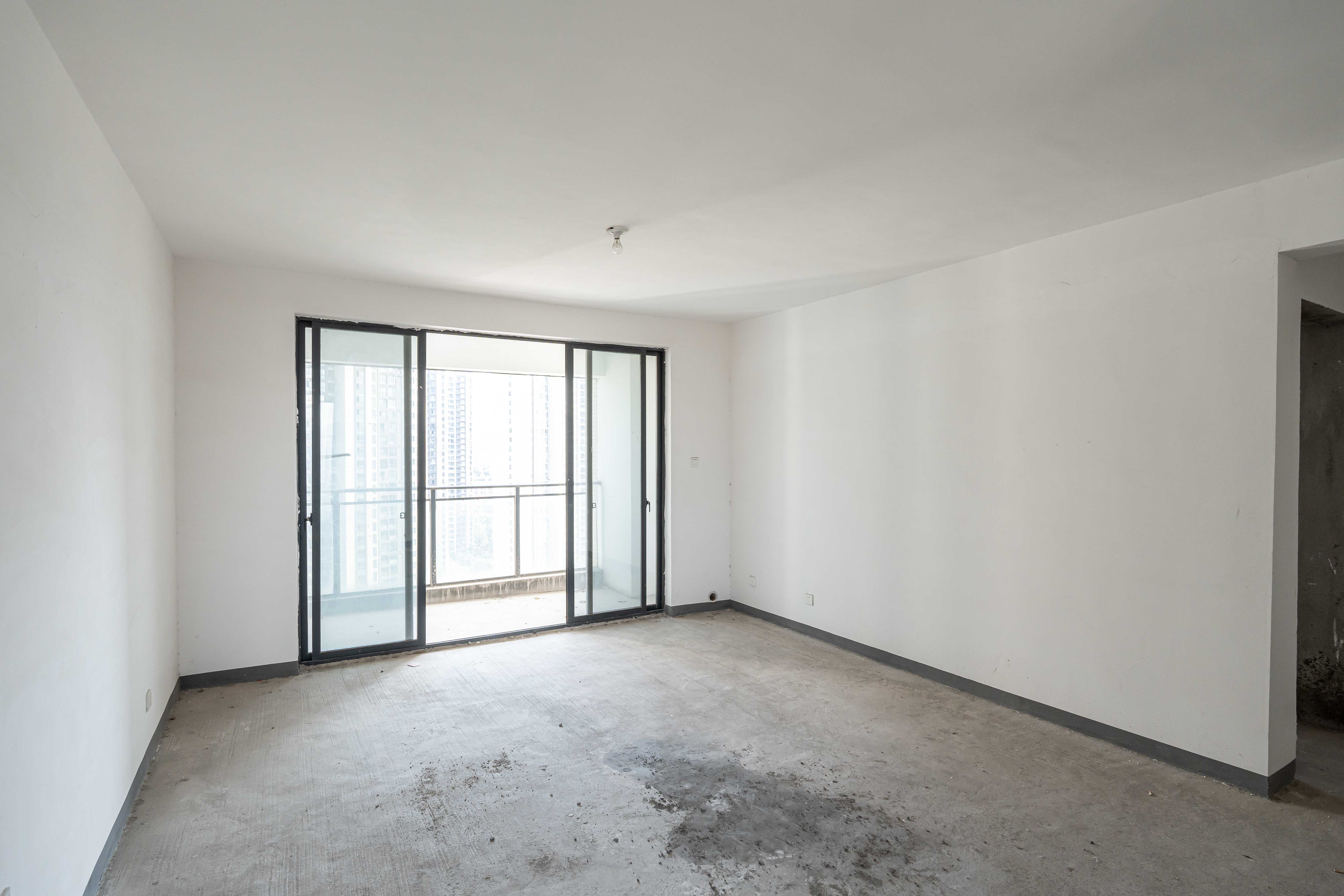 融科东南海  4室2厅2卫    180.0万客厅