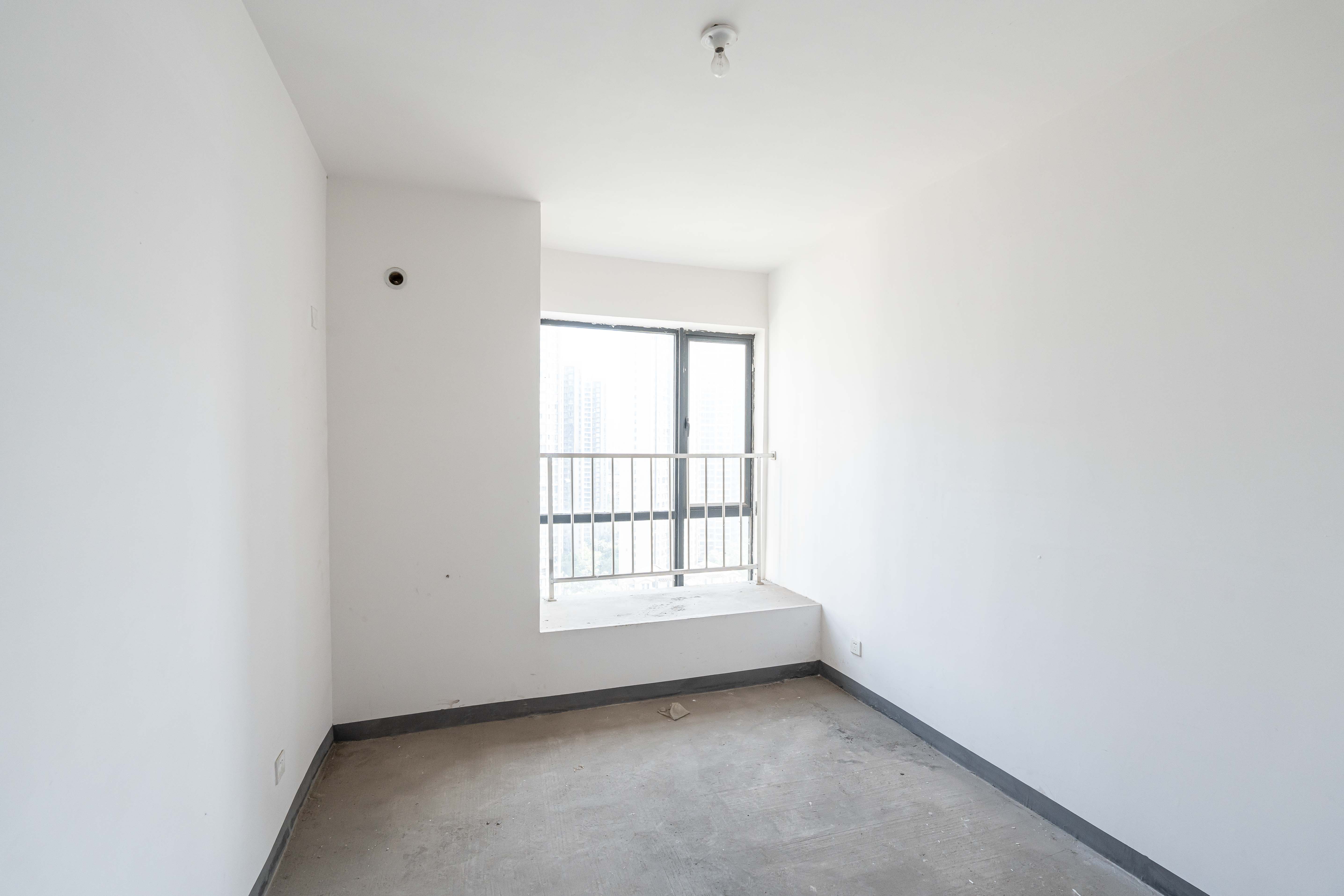 融科东南海  4室2厅2卫    180.0万卧室