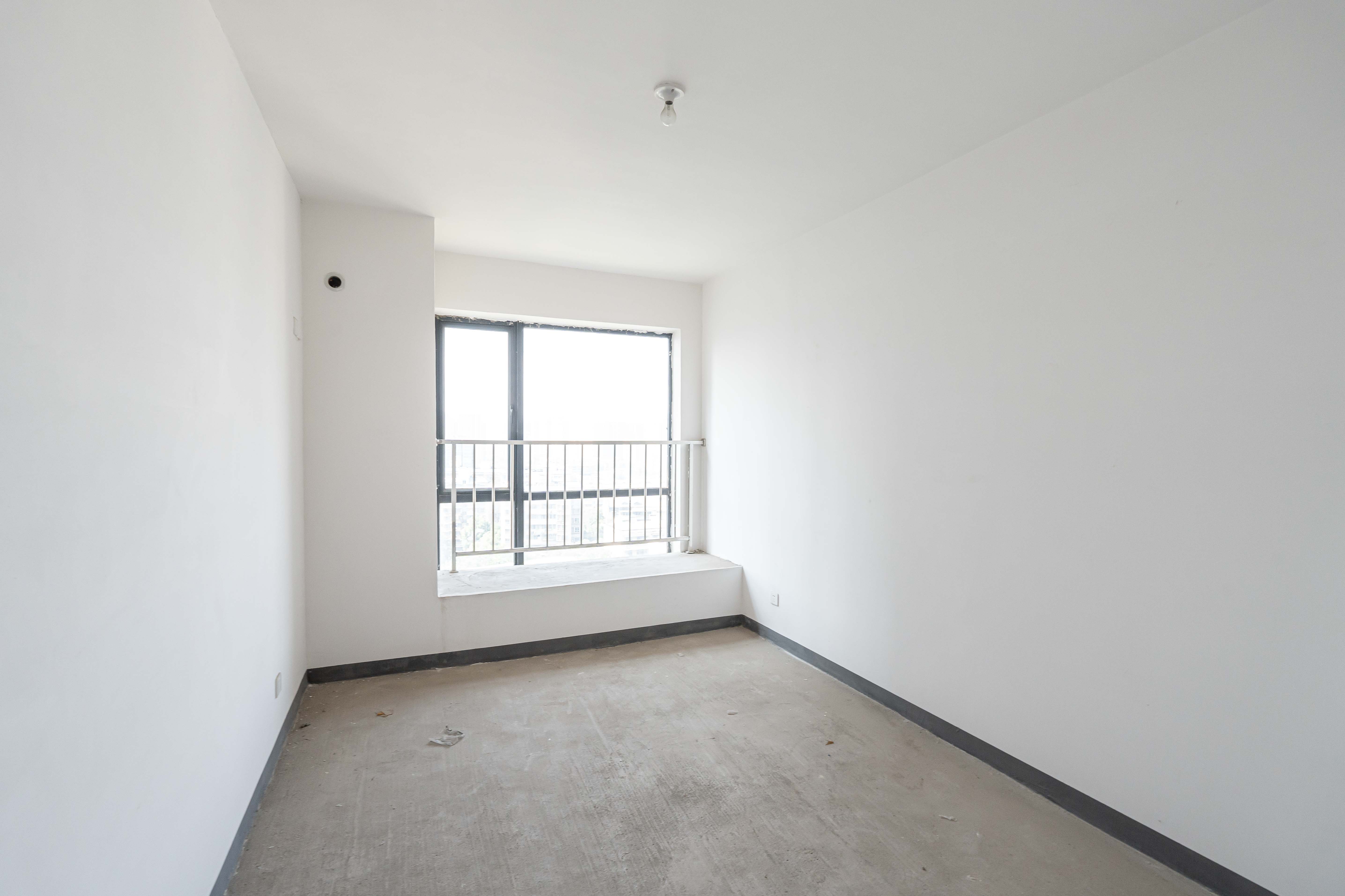 融科东南海  4室2厅2卫    180.0万卧室