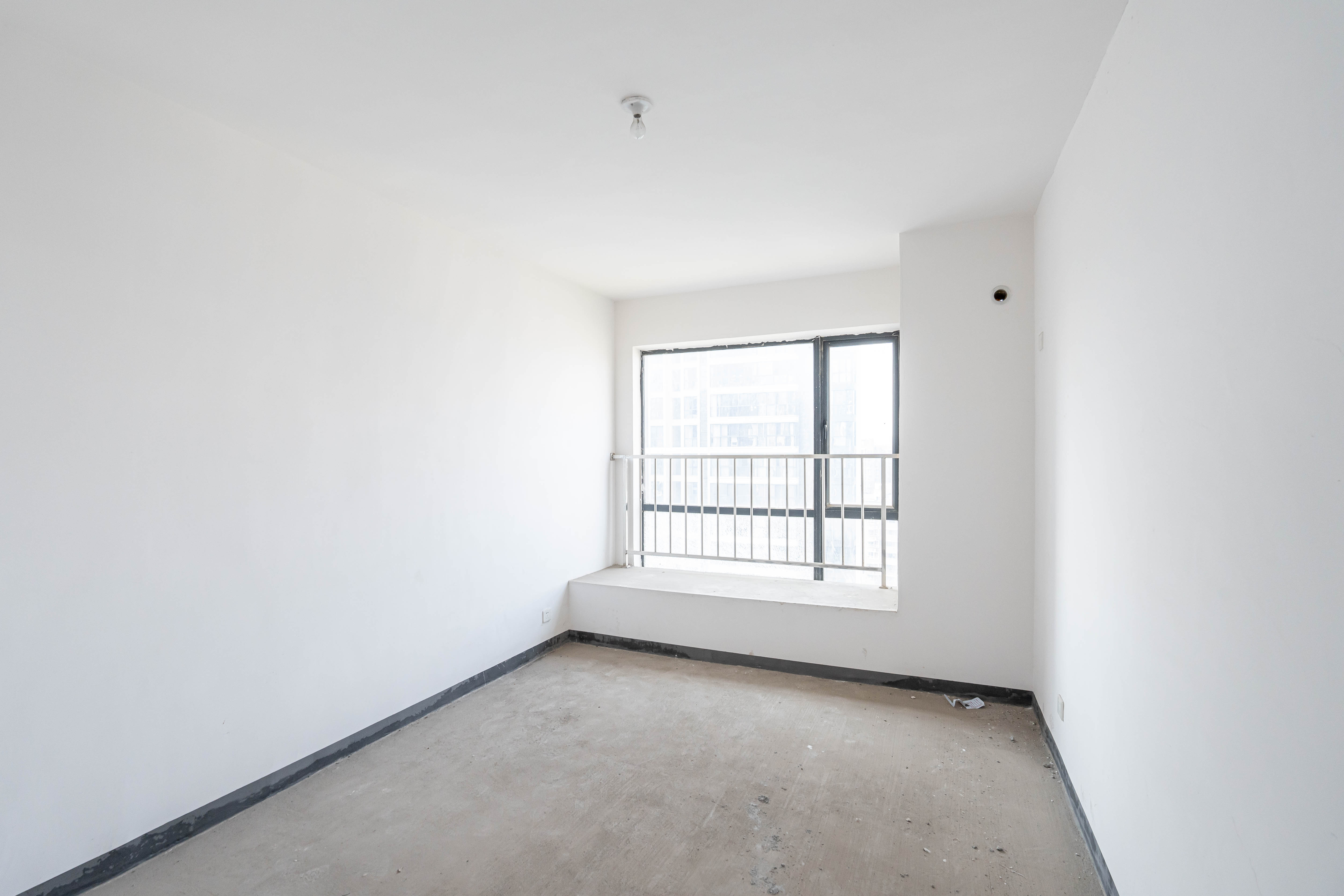 融科东南海  4室2厅2卫    180.0万卧室