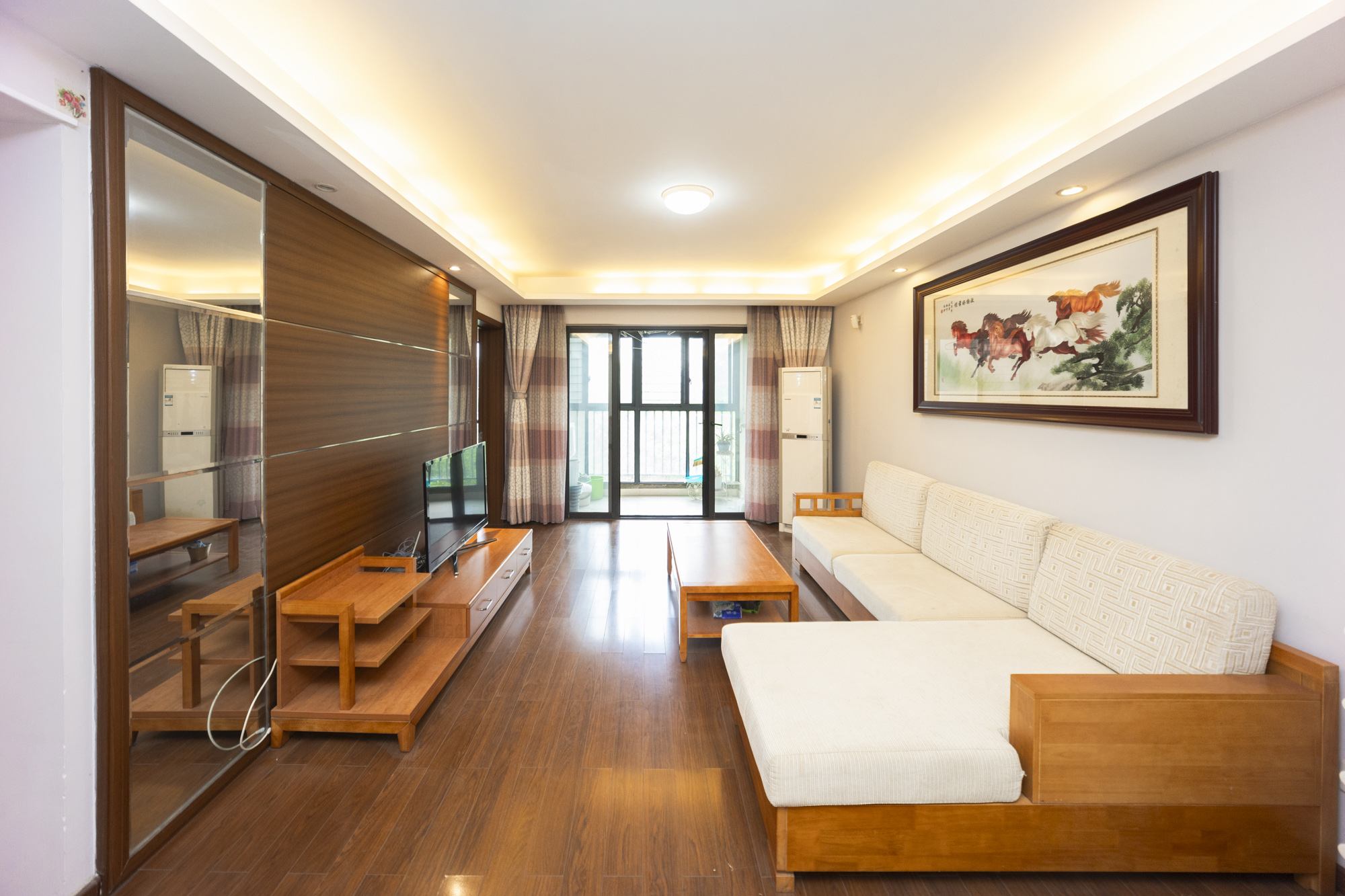 万科城  3室2厅1卫    95.0万客厅