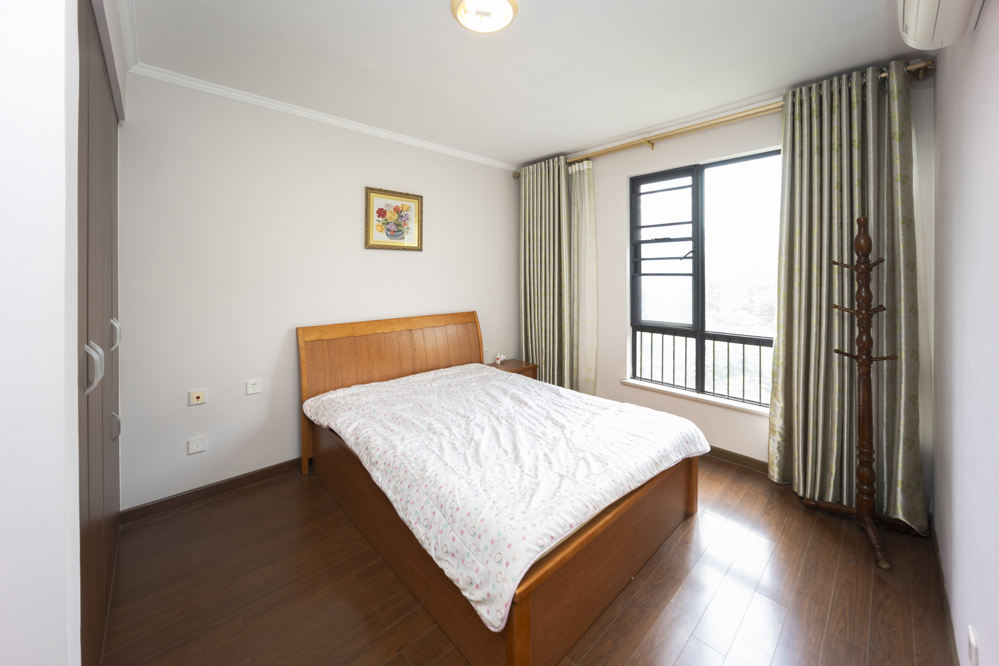 万科城  3室2厅1卫    95.0万卧室