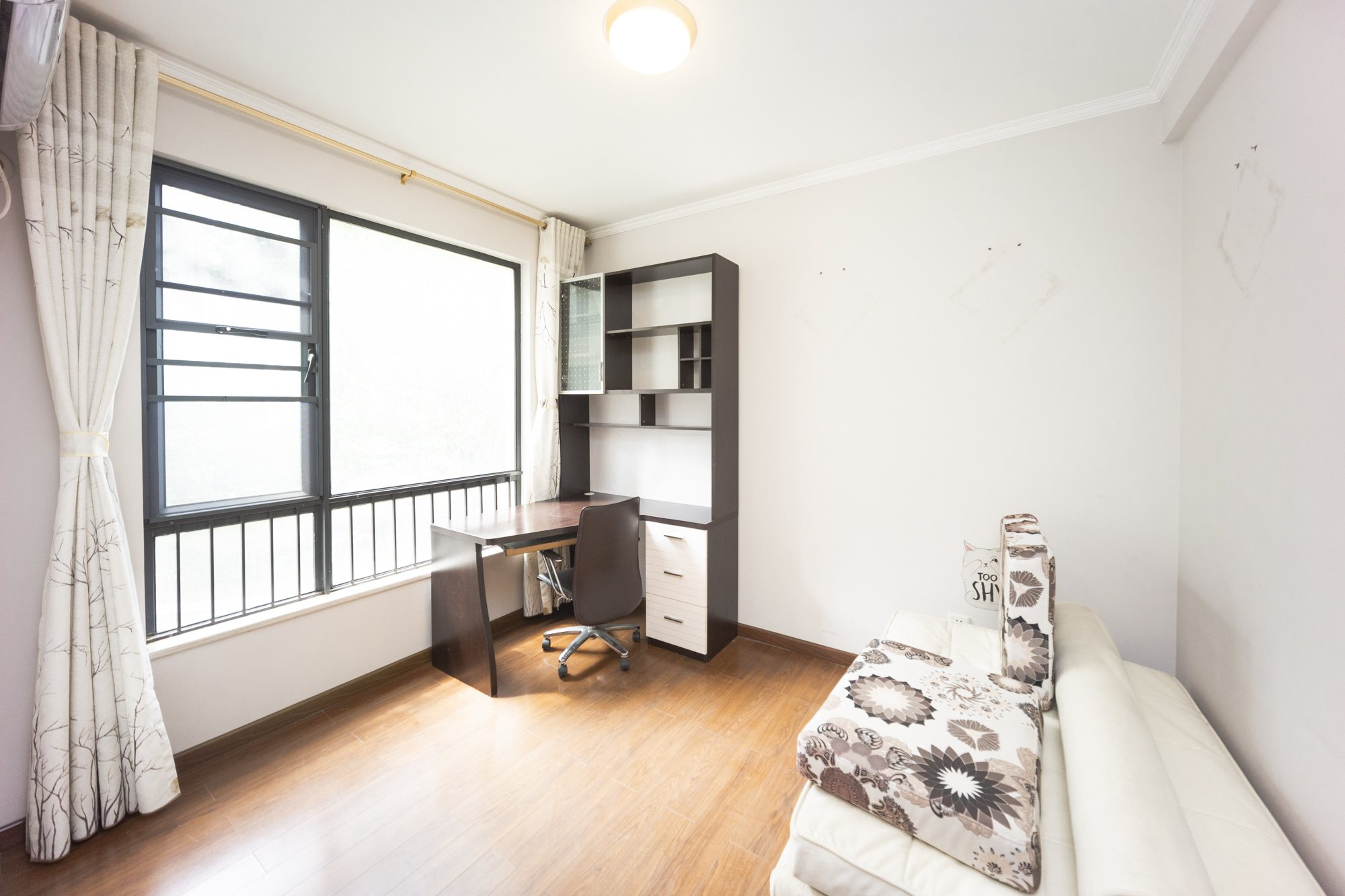 万科城  3室2厅1卫    95.0万卧室