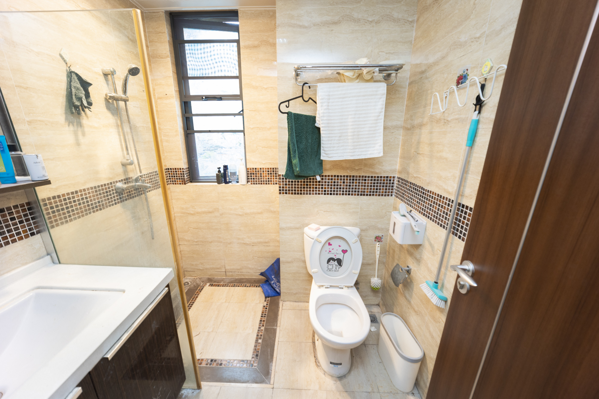 万科城  3室2厅1卫    95.0万卫生间