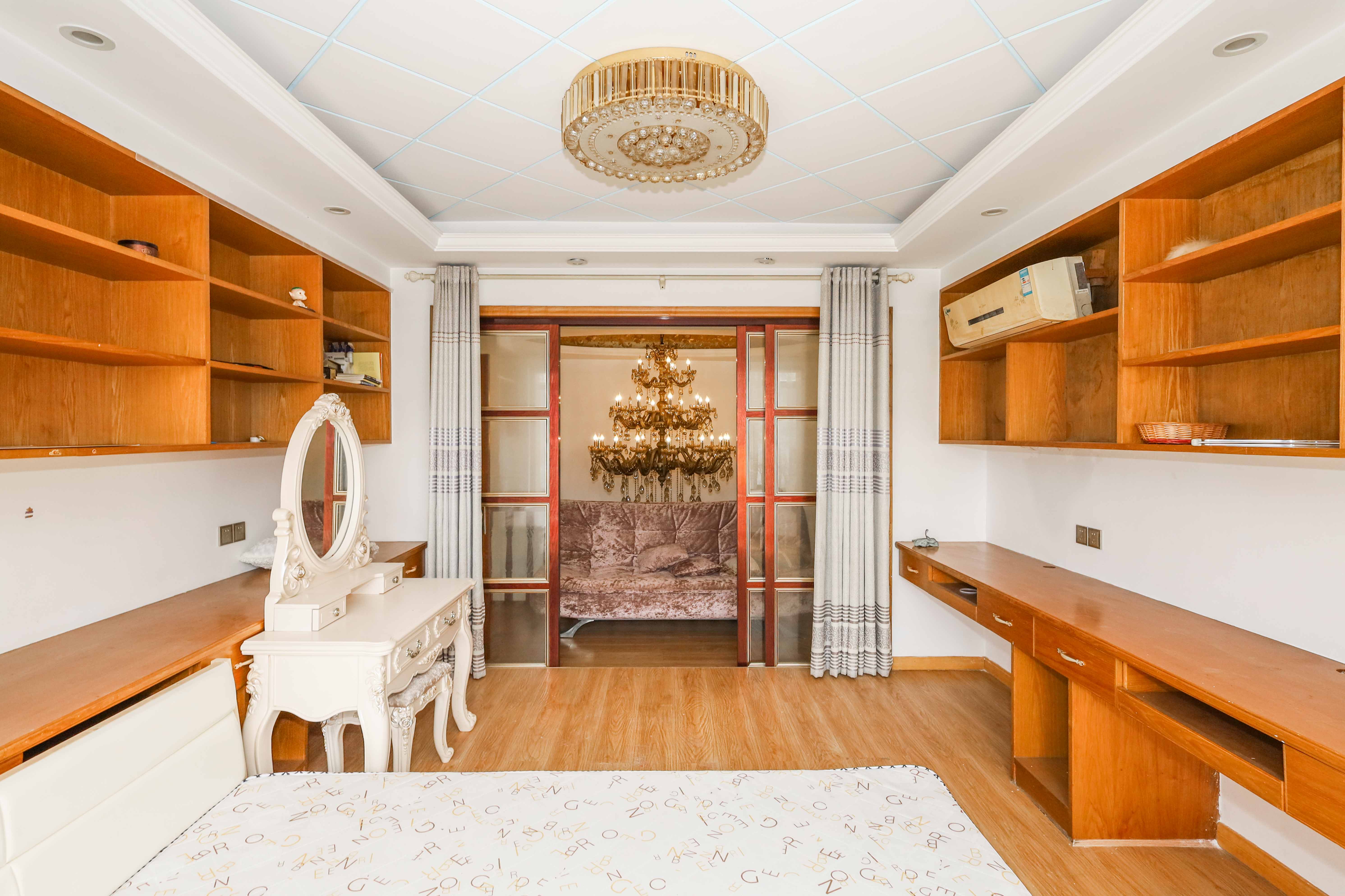 保利麓谷林语F区 4室2厅2卫 118.00万 保利麓谷林语F区 4室2厅2卫 118.00万卧室