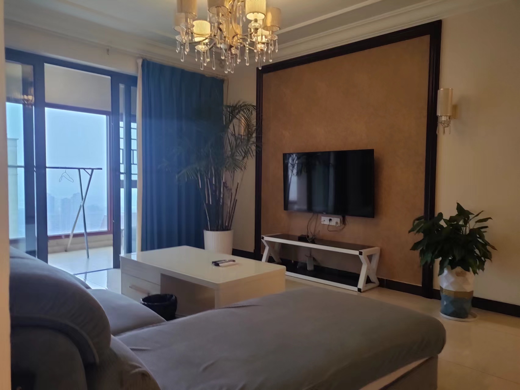 恒大翡翠华庭  3室2厅2卫   59.80万 恒大翡翠华庭  3室2厅2卫   59.80万客厅