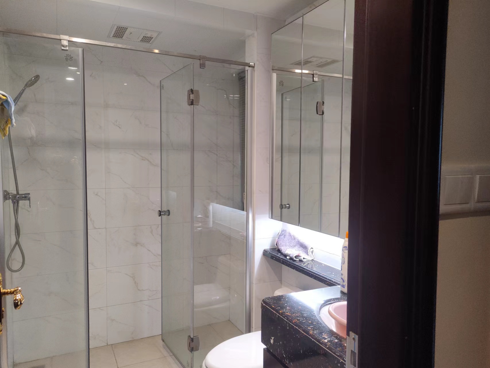 恒大翡翠华庭  3室2厅2卫   59.80万 恒大翡翠华庭  3室2厅2卫   59.80万客厅