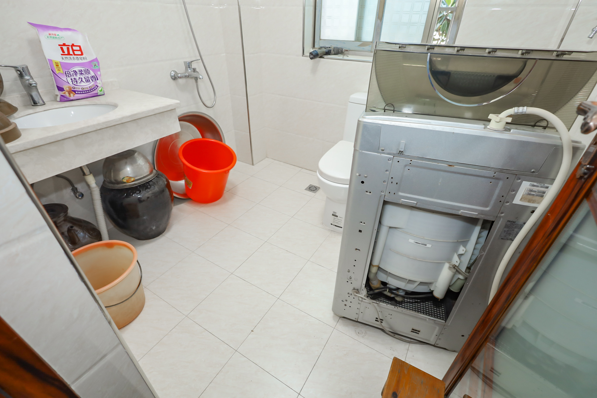 窑塘新村  3室2厅2卫   112.00万卫生间