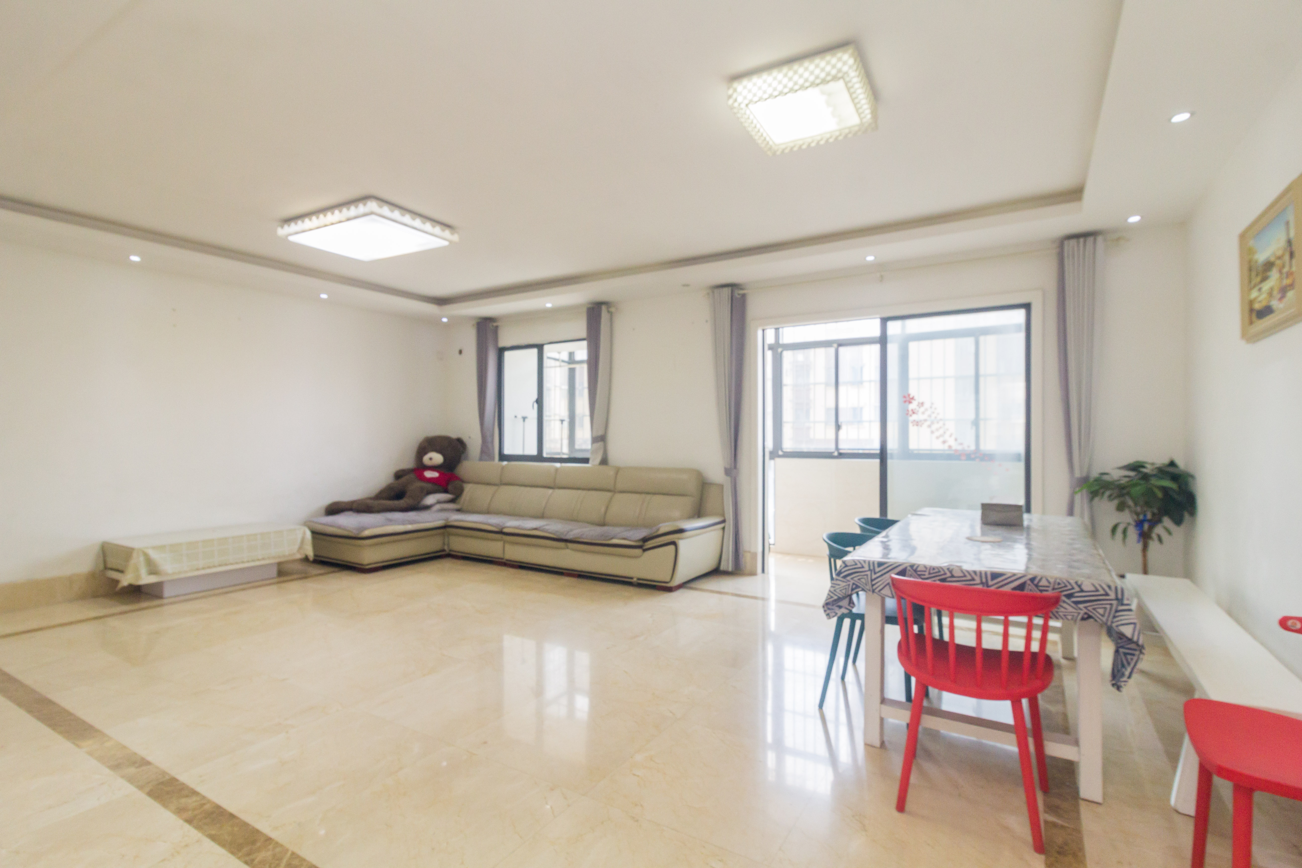 中国铁建国际城一期  4室2厅1卫   90.00万 中国铁建国际城一期  4室2厅1卫   90.00万客厅