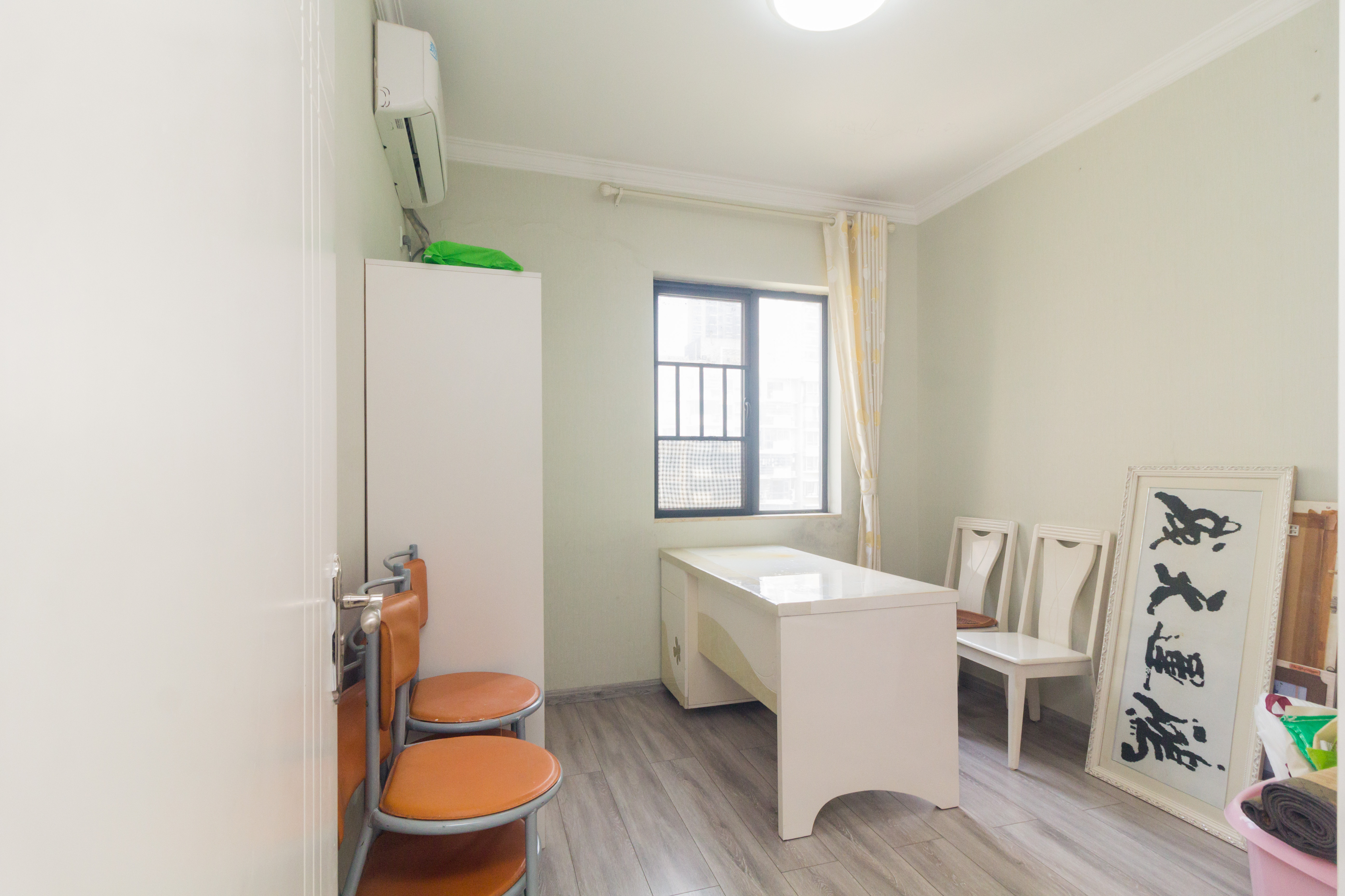 中国铁建国际城一期  4室2厅1卫   90.00万 中国铁建国际城一期  4室2厅1卫   90.00万卧室