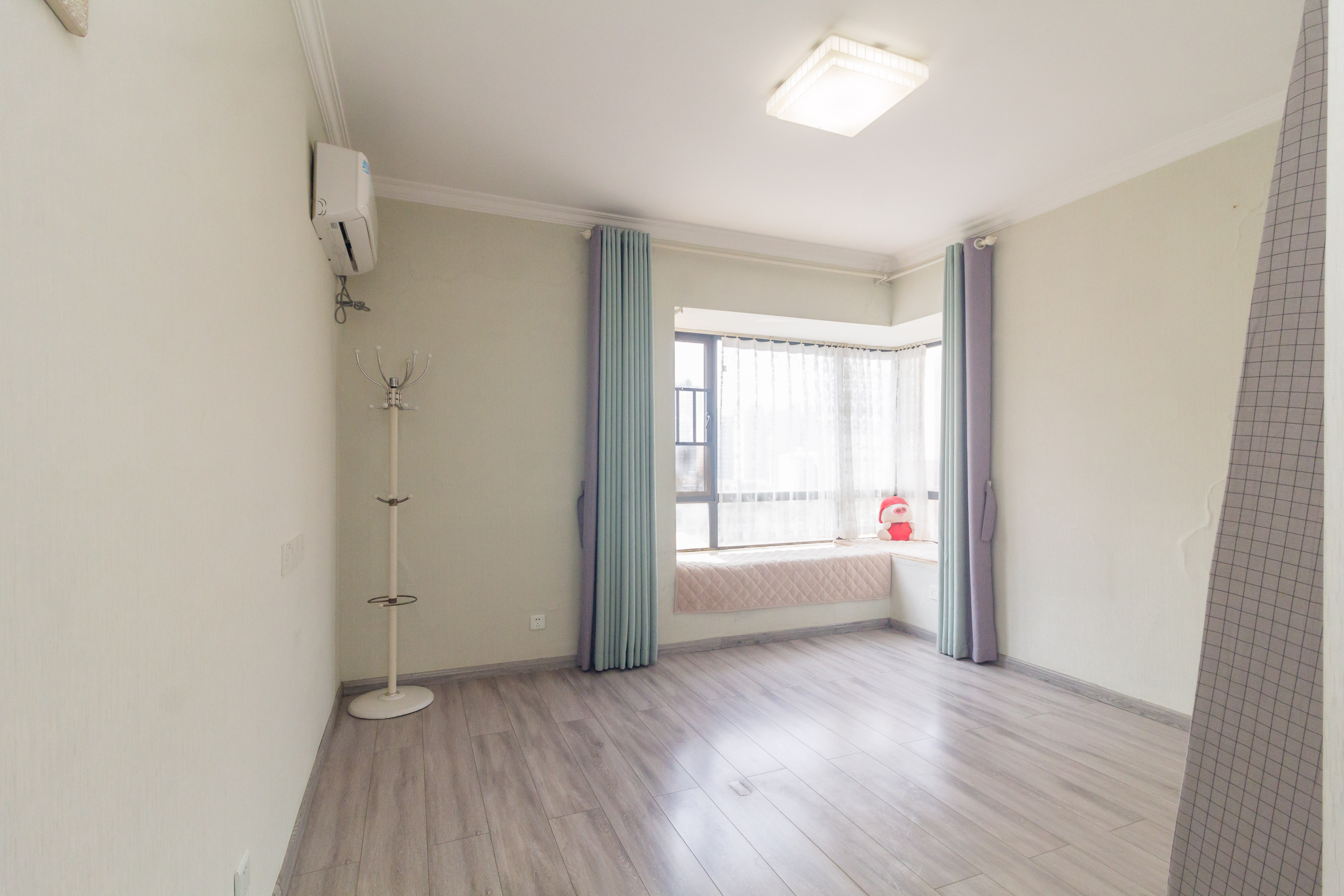 中国铁建国际城一期  4室2厅1卫   90.00万 中国铁建国际城一期  4室2厅1卫   90.00万卧室