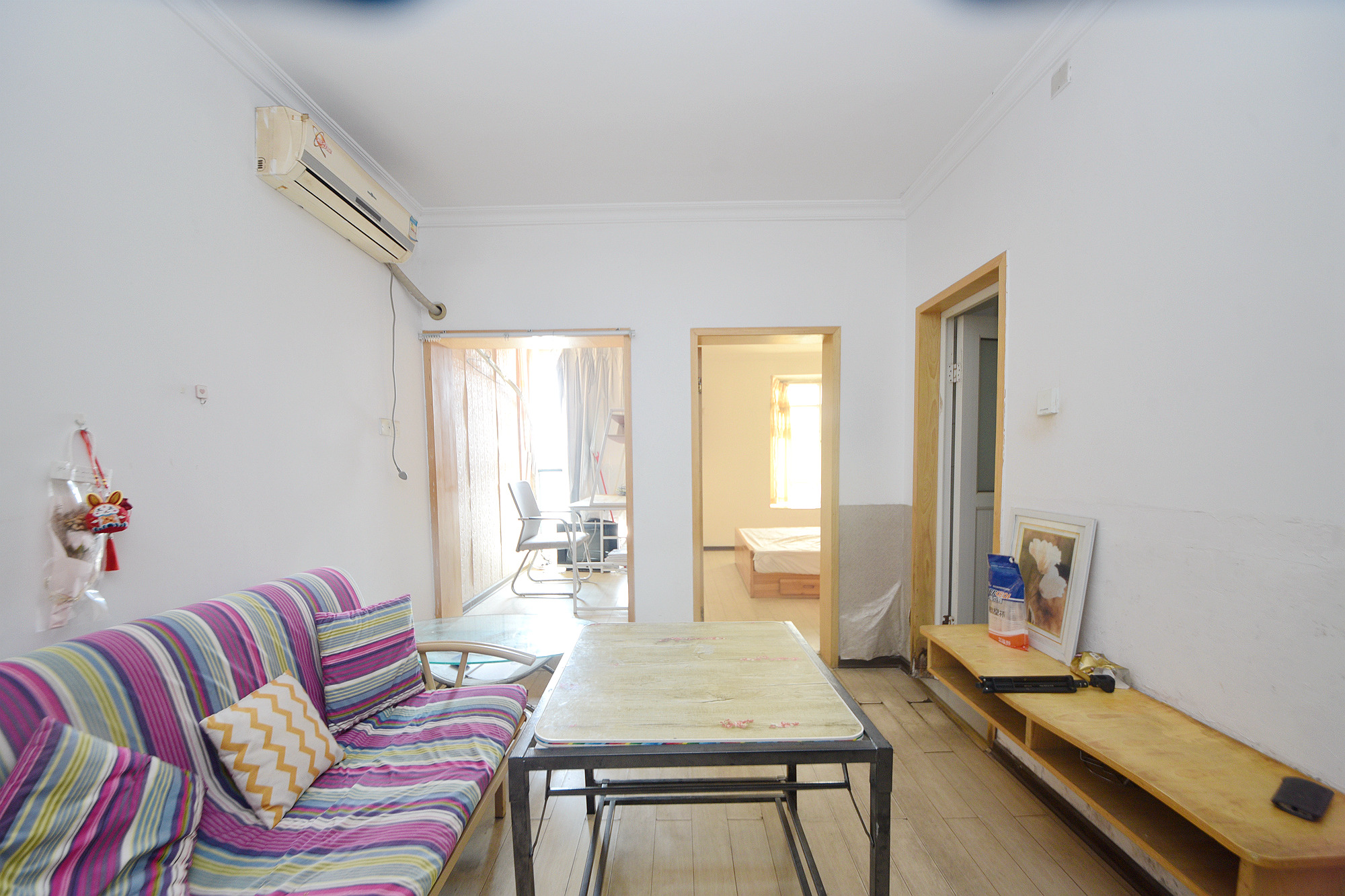 中江国际花城  1室1厅1卫    42.0万客厅