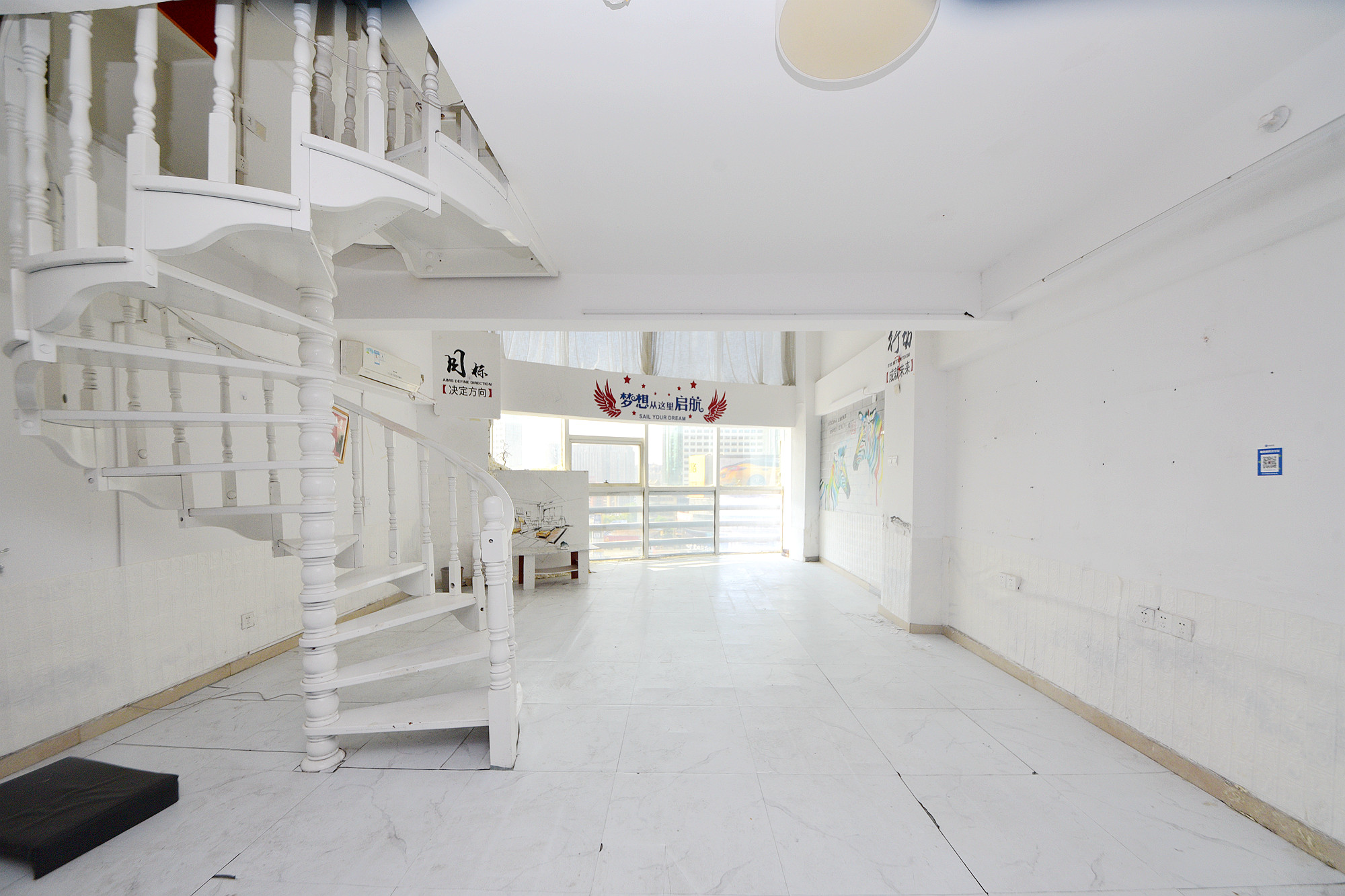 城市快线（新建大厦）  3室1厅1卫   65.00万客厅