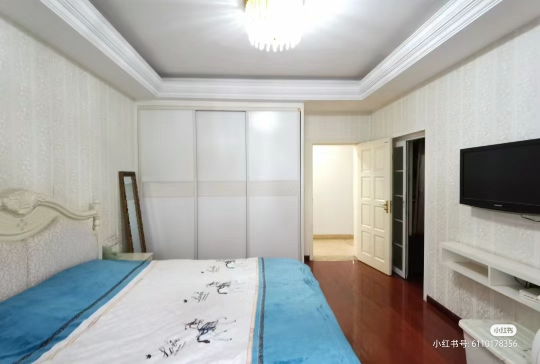 新公安局民警住宅小区  3室2厅1卫    90.0万客厅