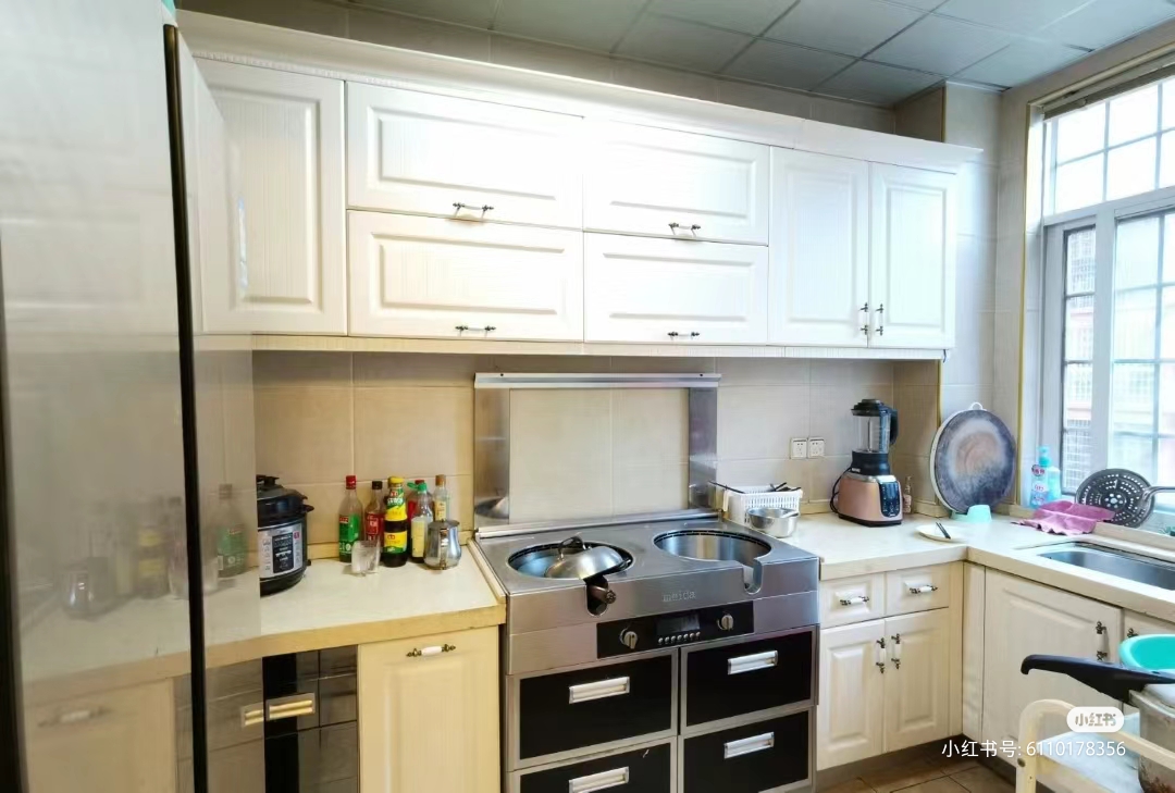 新公安局民警住宅小区  3室2厅1卫    90.0万客厅