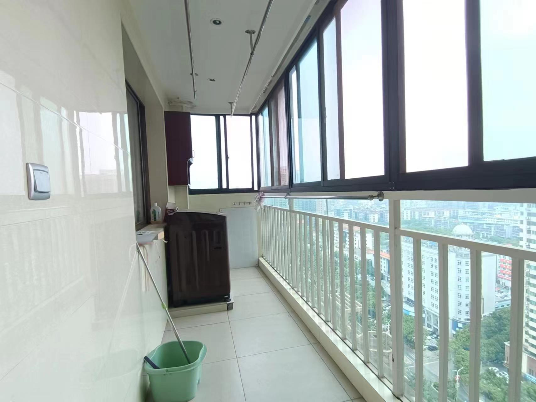 汇景花园  5室2厅2卫   4000.00元/月室内图
