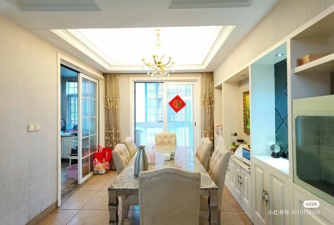 新公安局民警住宅小区  3室2厅1卫    90.0万客厅