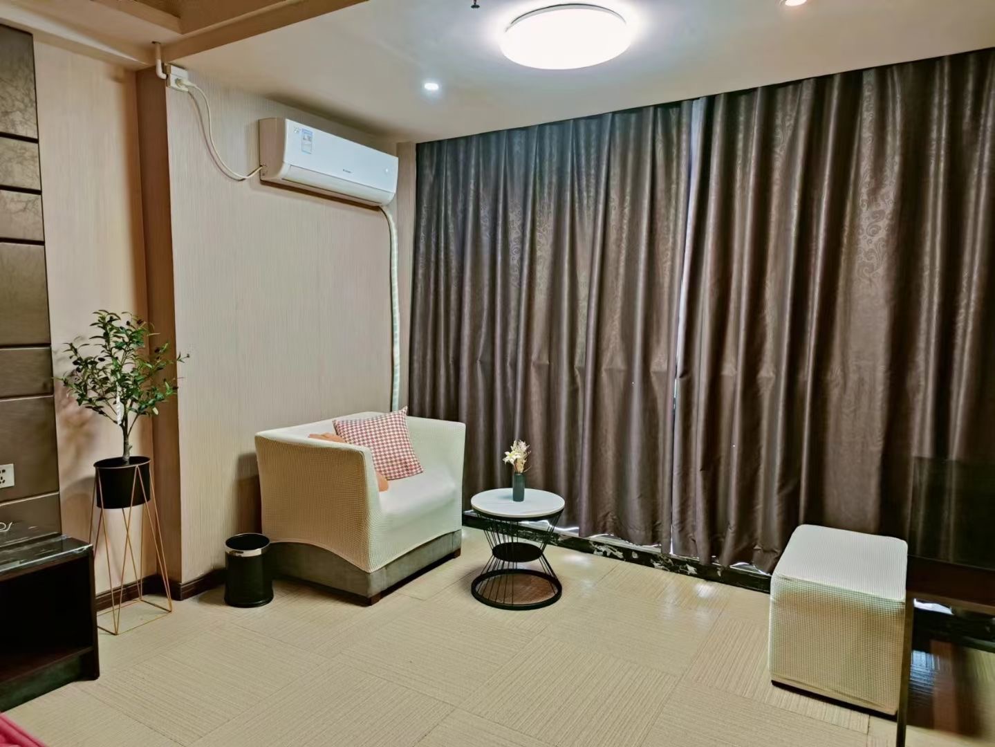 富兴鹏城东区  1室1厅1卫   1300.00元/月室内图