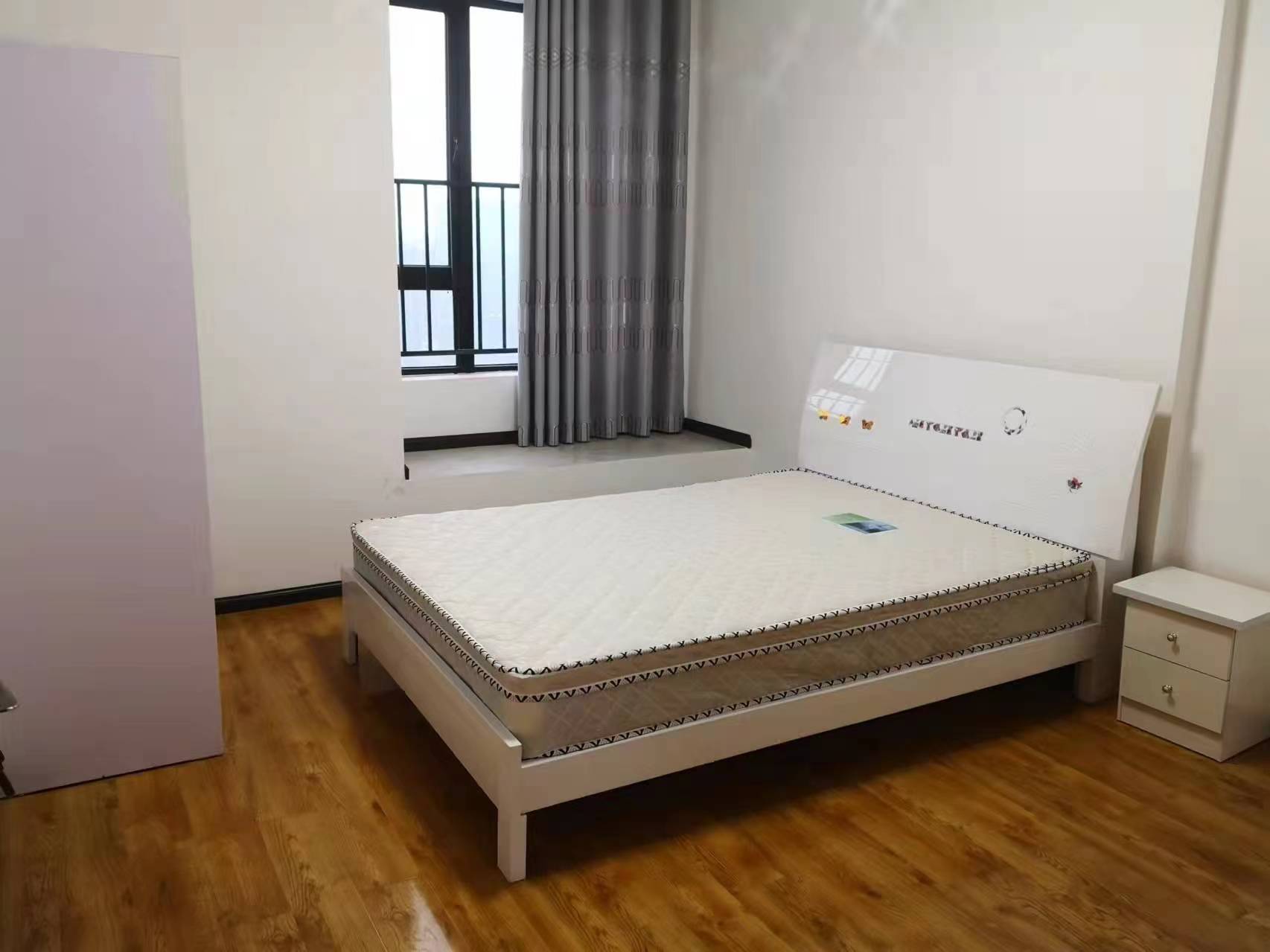 美的林城时代  4室2厅2卫   3600.00元/月室内图