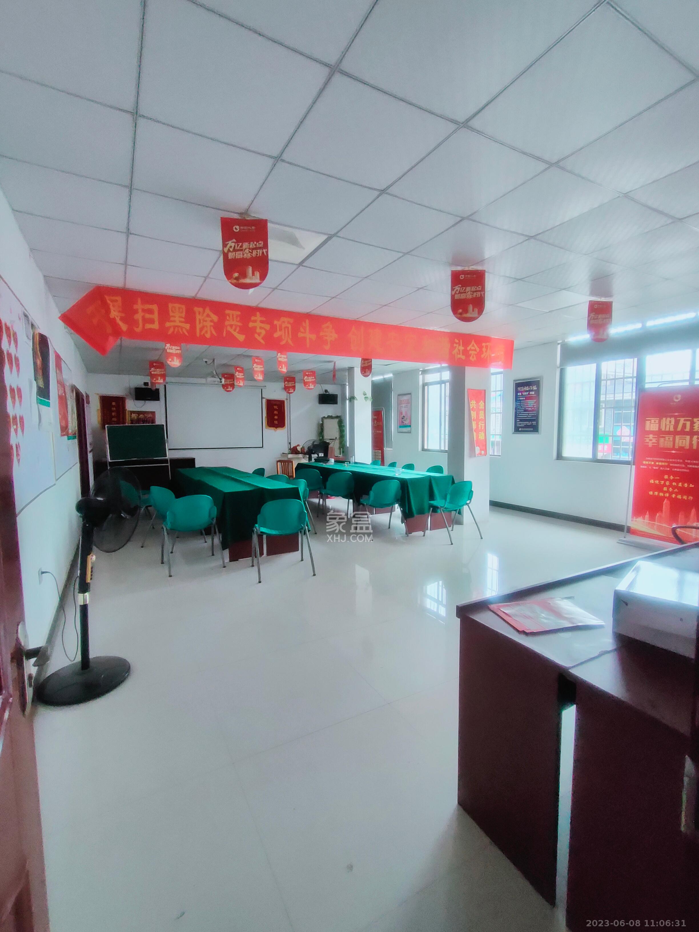 龙塘安置区（龙塘小区）  3室2厅1卫   6500.00元/月室内图1