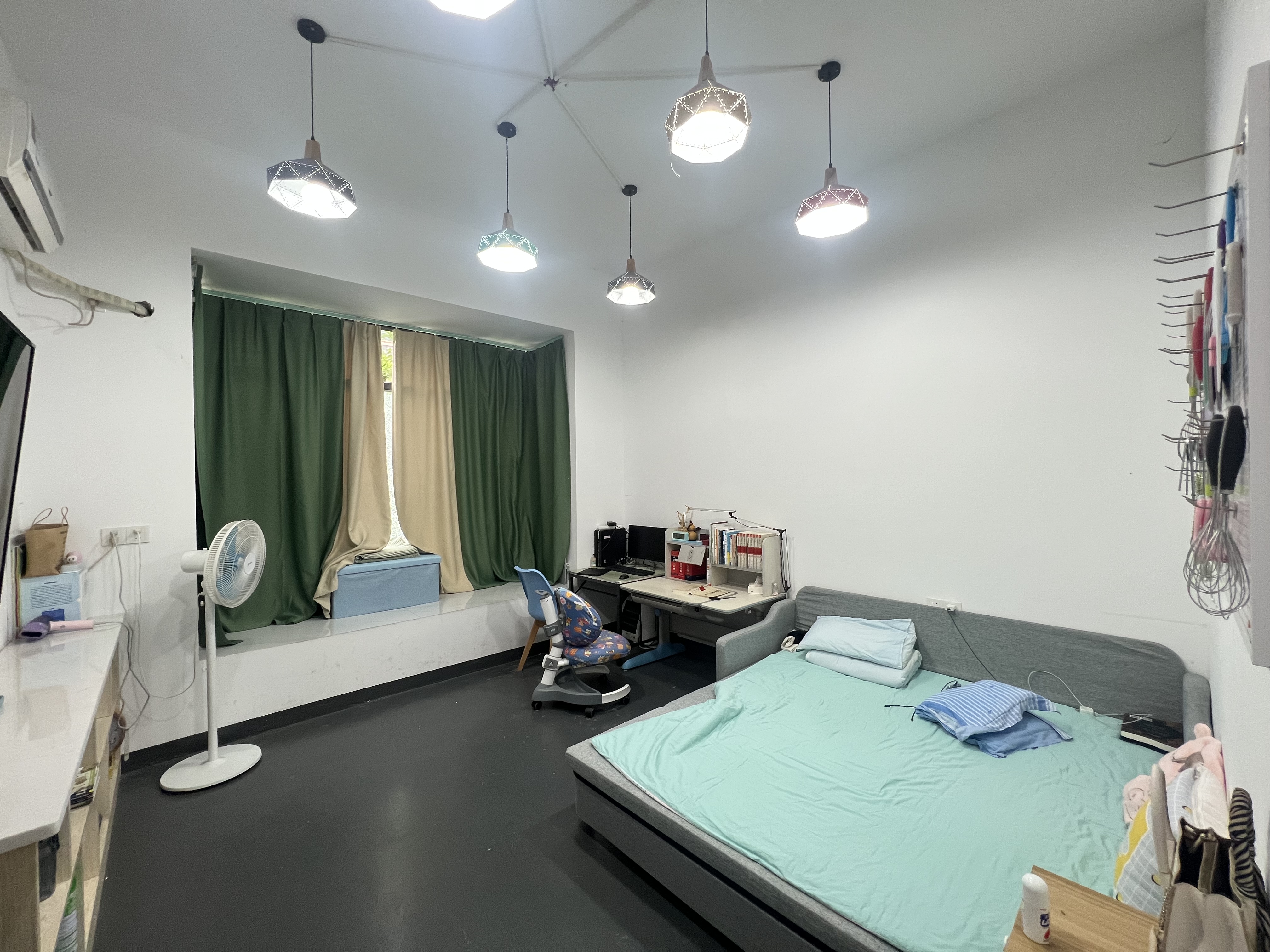 恒大华府 4室2厅1卫 85.0万 恒大华府 4室2厅1卫 85.0万室内图