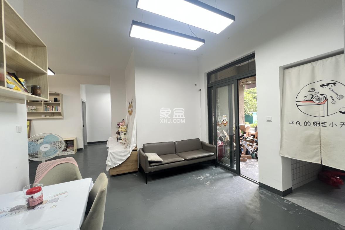 恒大华府 4室2厅1卫 85.0万 恒大华府 4室2厅1卫 85.0万室内图