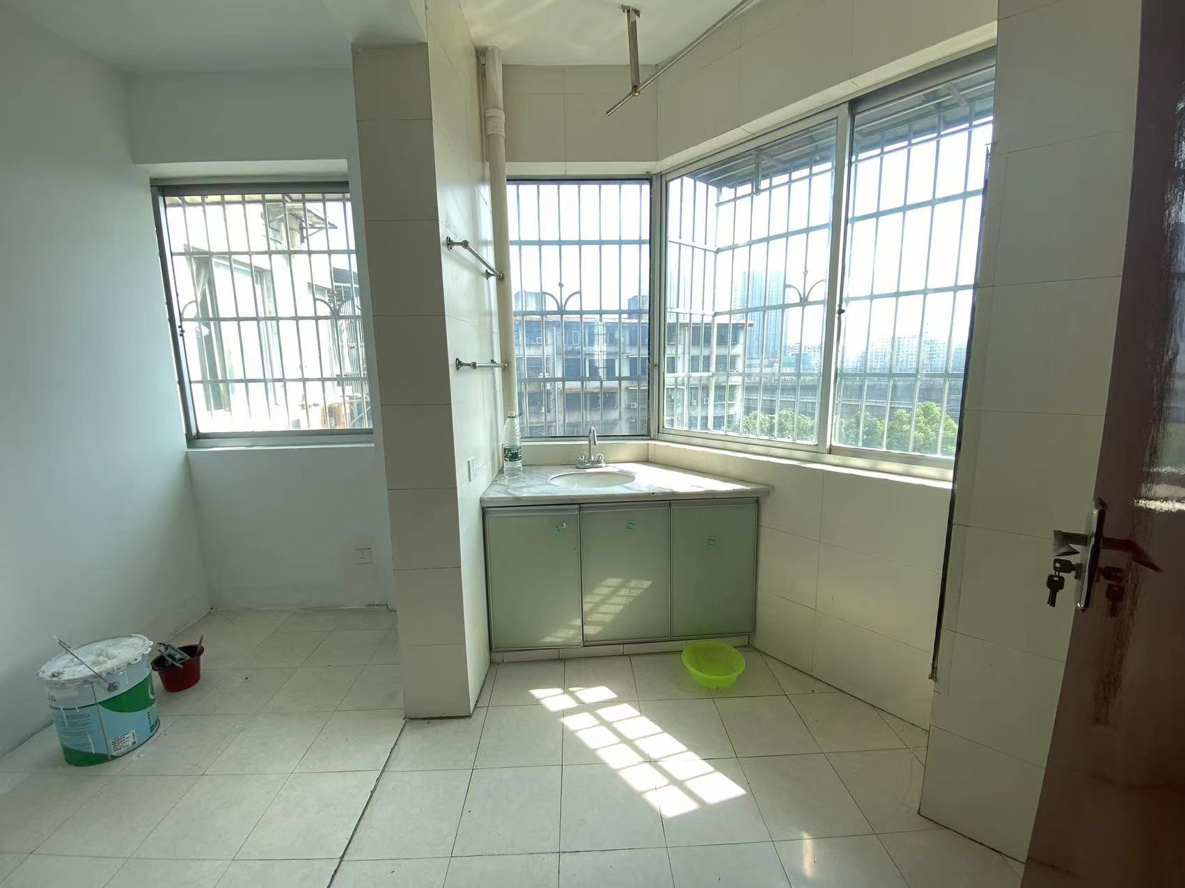 城南春天(金城大厦) 2室1厅1卫 33.8万 城南春天(金城大厦) 2室1厅1卫 33.8万室内图