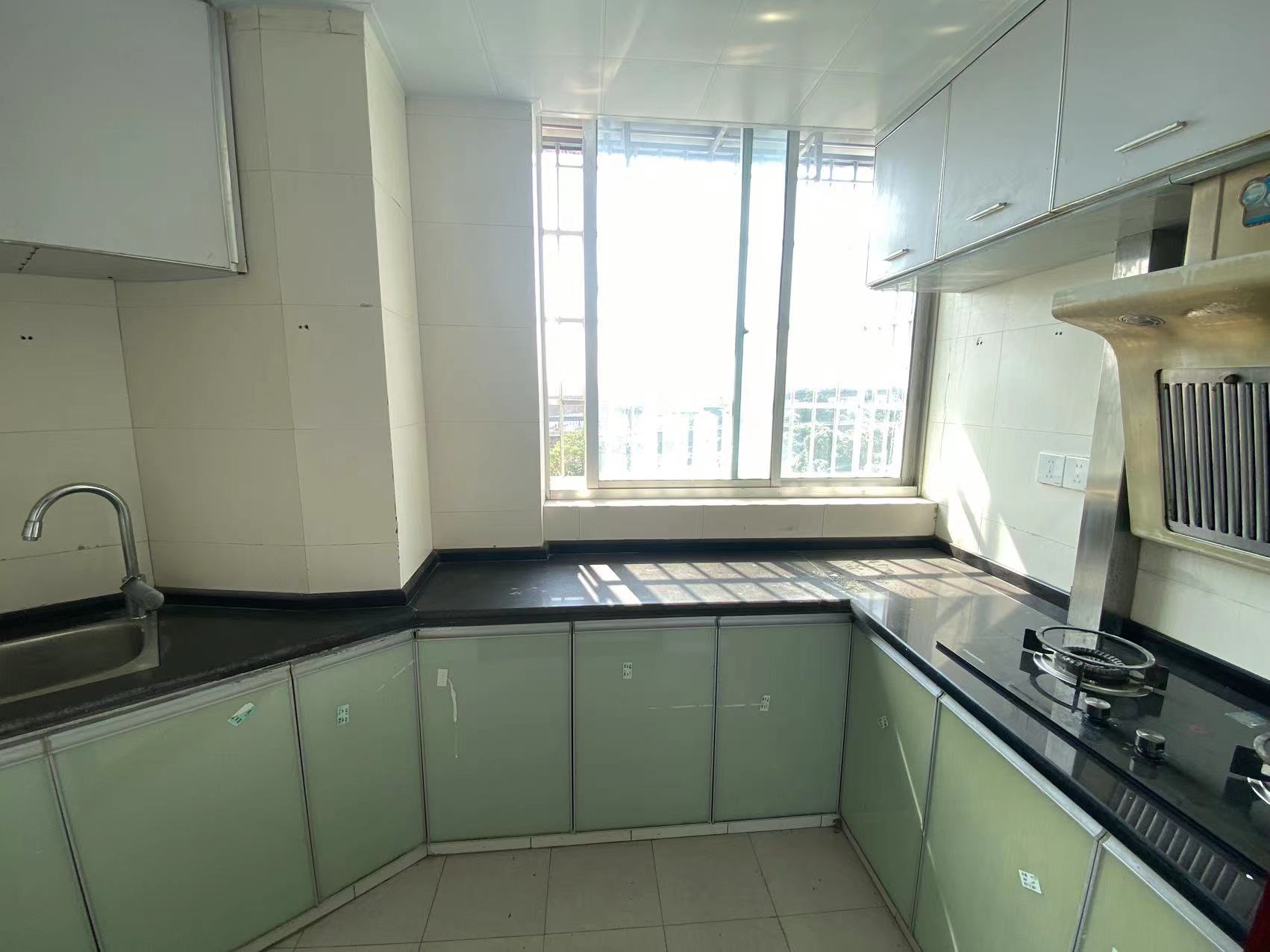 城南春天(金城大厦) 2室1厅1卫 33.8万 城南春天(金城大厦) 2室1厅1卫 33.8万室内图