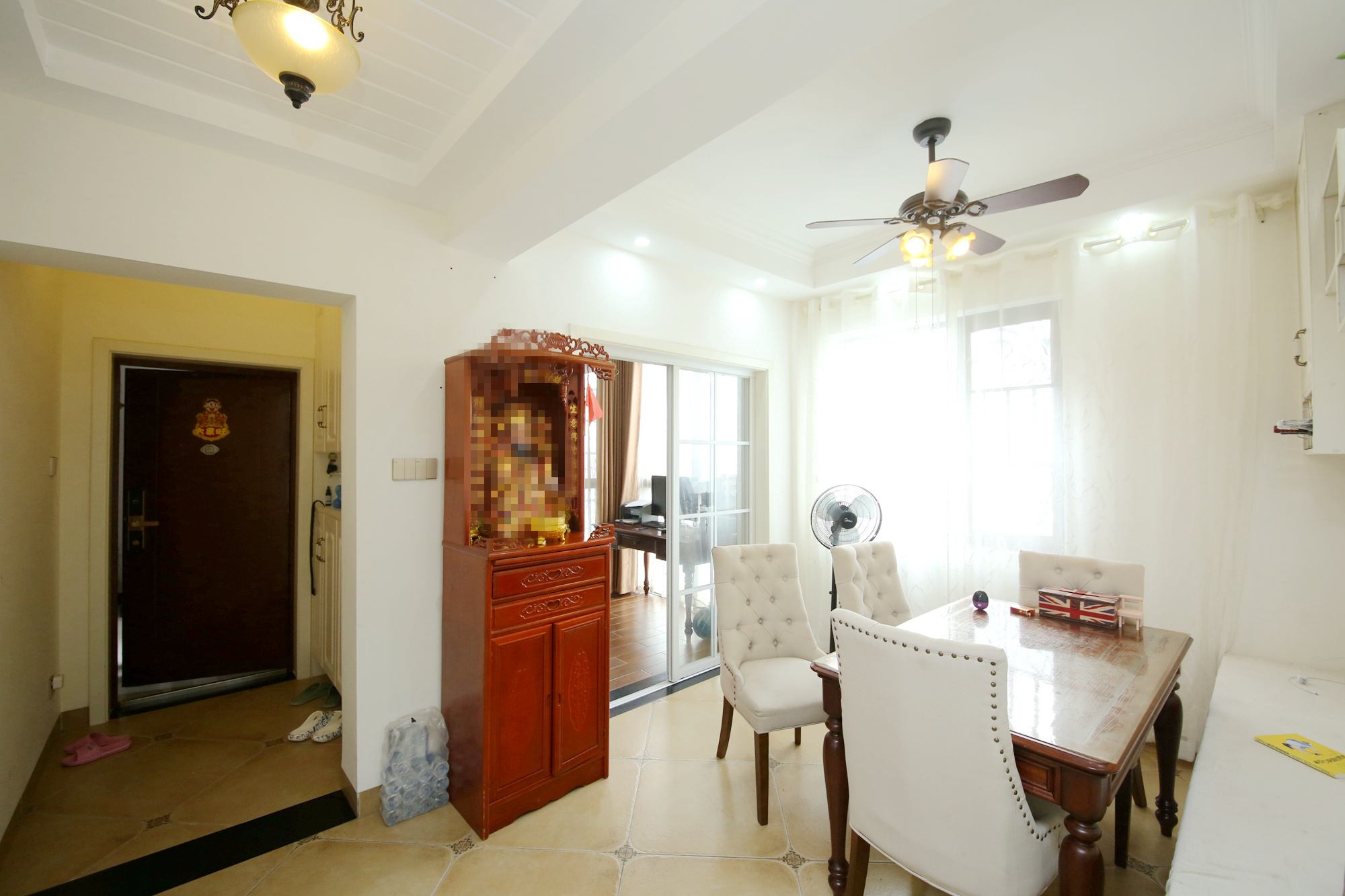 银港水晶城  4室2厅2卫    140.0万客厅