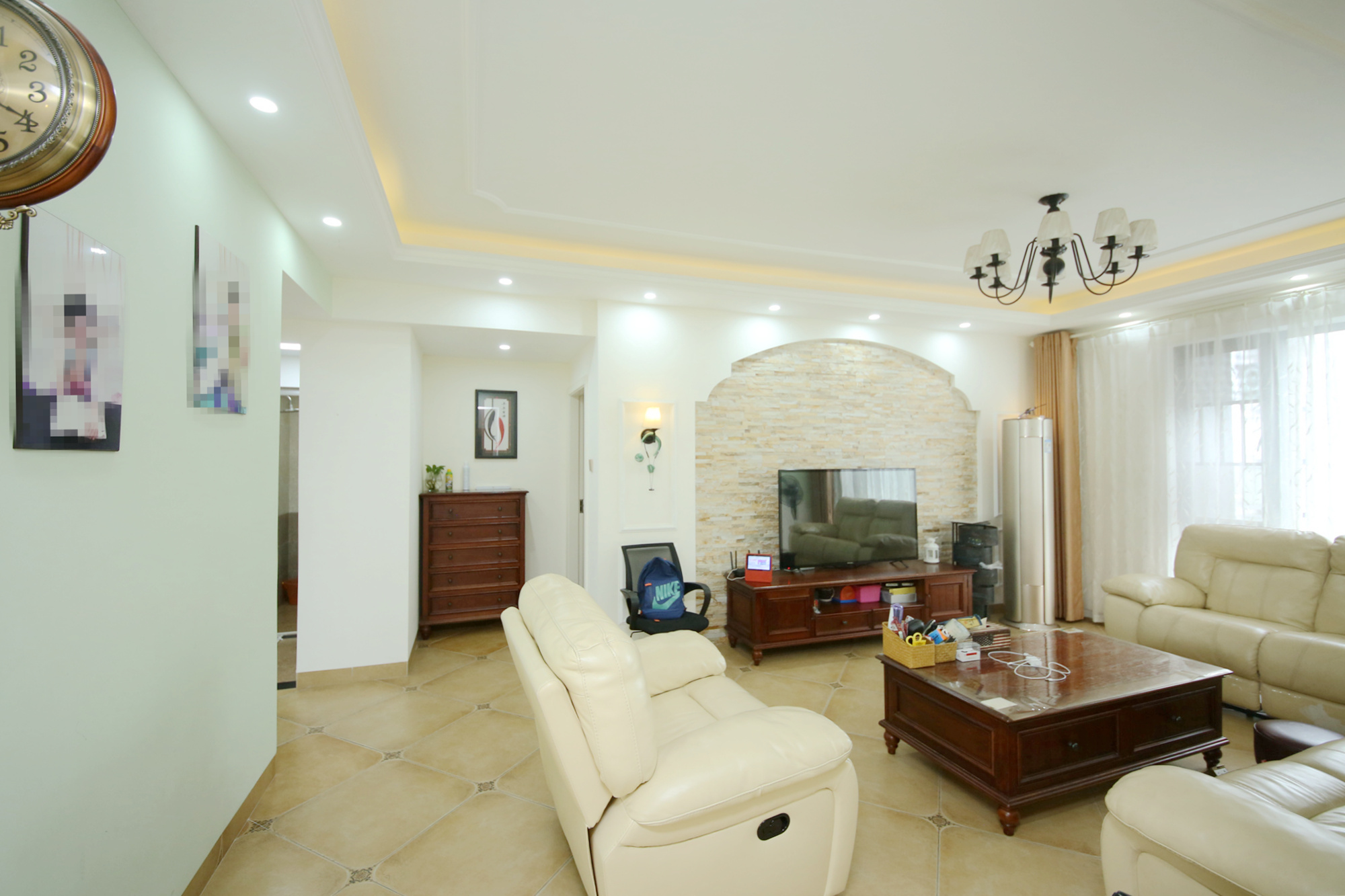 银港水晶城  4室2厅2卫    140.0万客厅