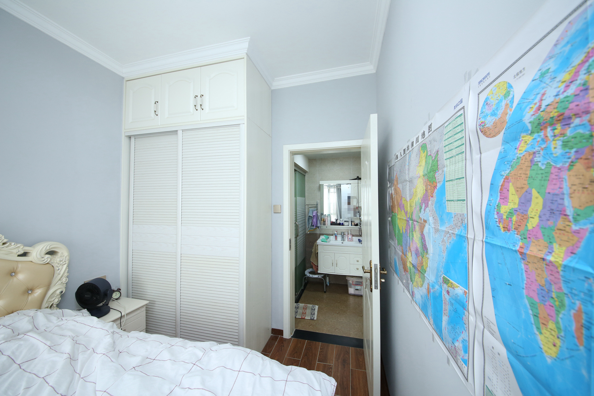 银港水晶城  4室2厅2卫    140.0万卧室