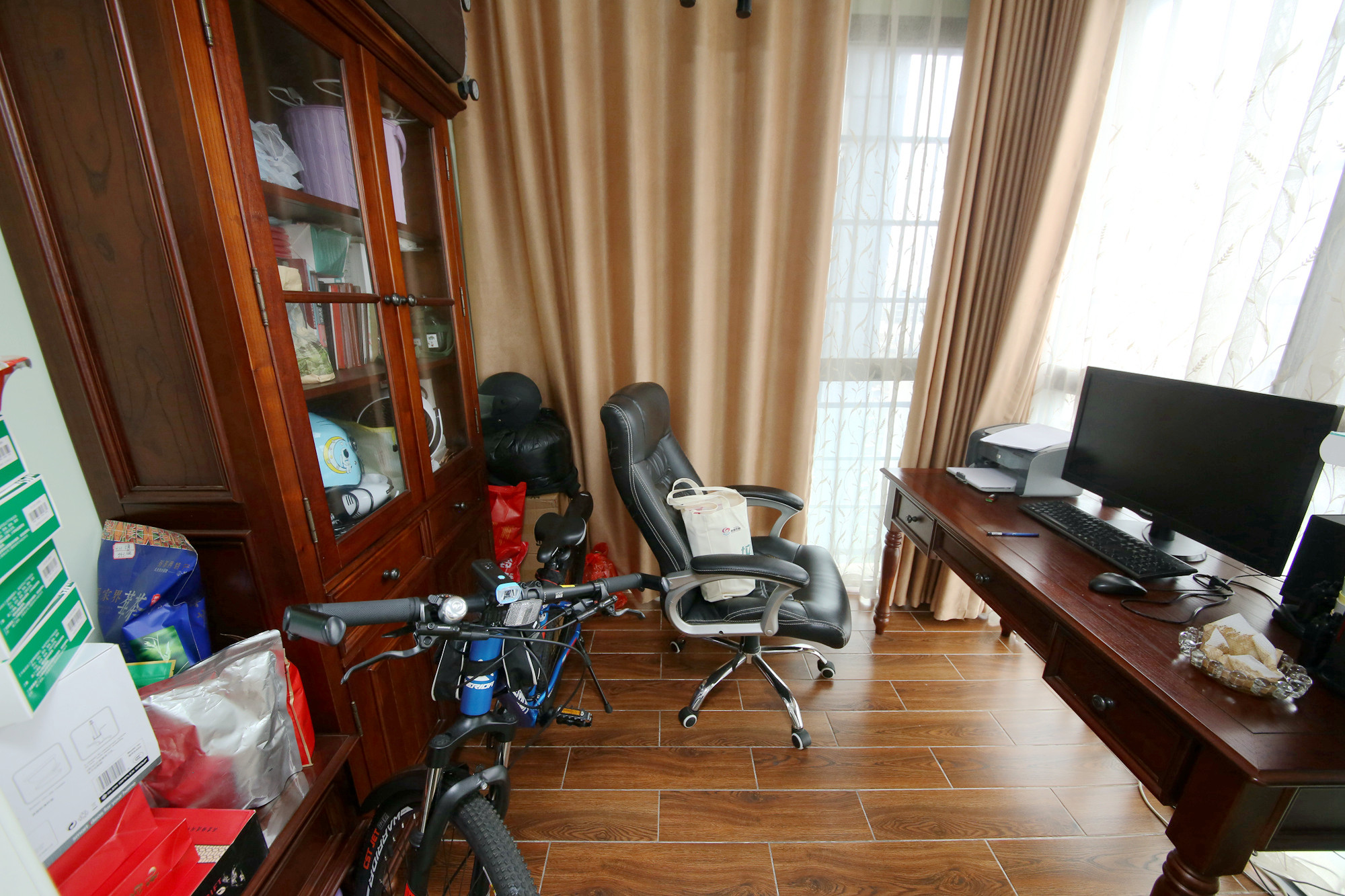 银港水晶城  4室2厅2卫    140.0万阳台